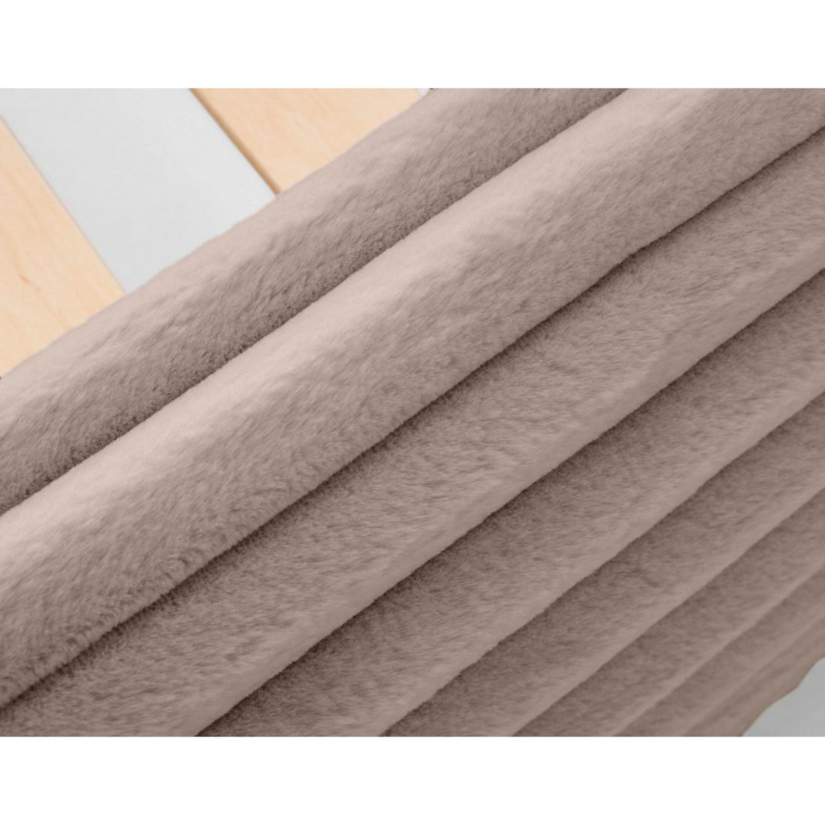 BEST MOBILIER Cristal - lit coffre - 140x200 - sommier inclus - fausse fourrure côtelée