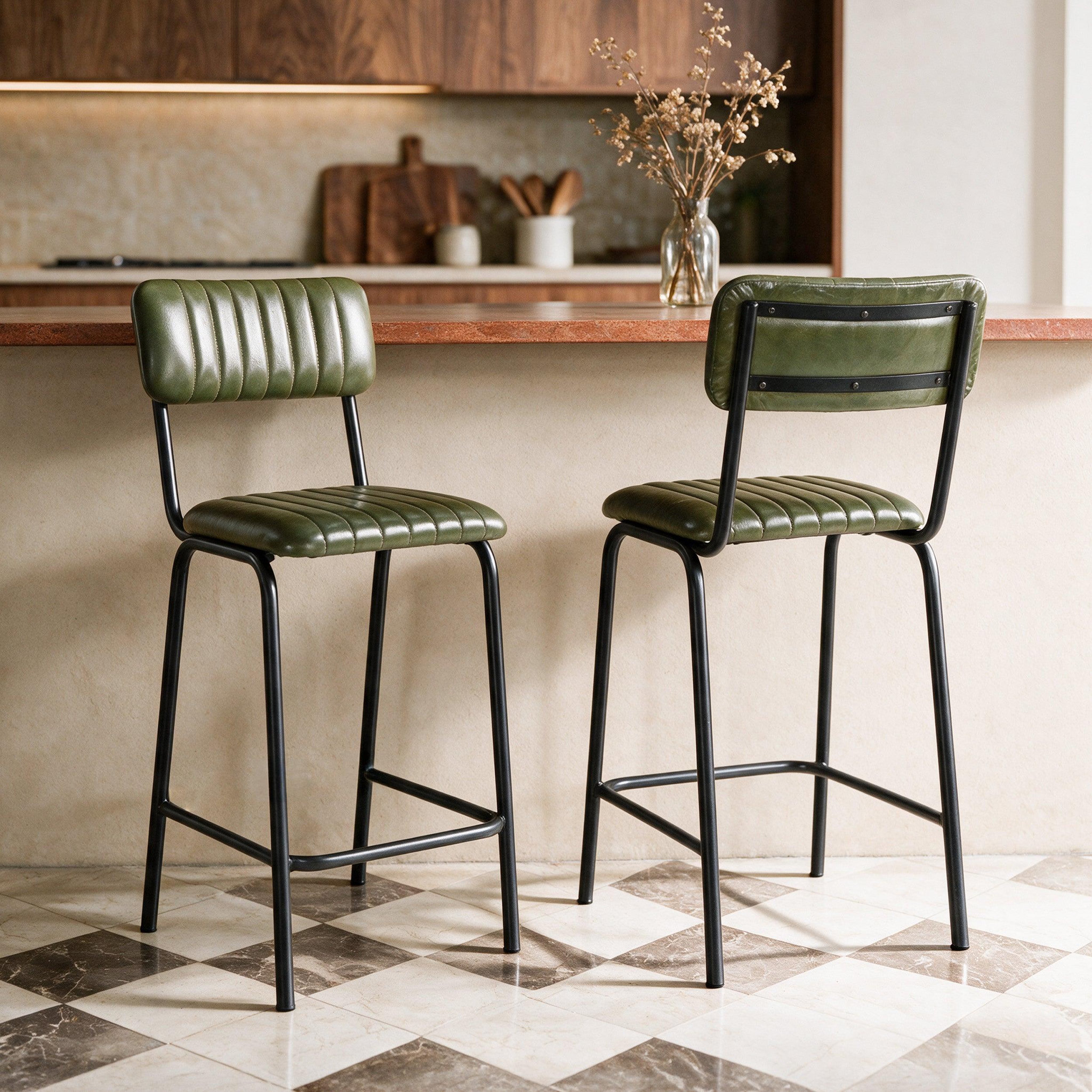 Voir la diapositive 2 : MAISON PAVANE Lot de 2 chaises pour îlot central 65 cm en cuir de buffle vert-Arsène