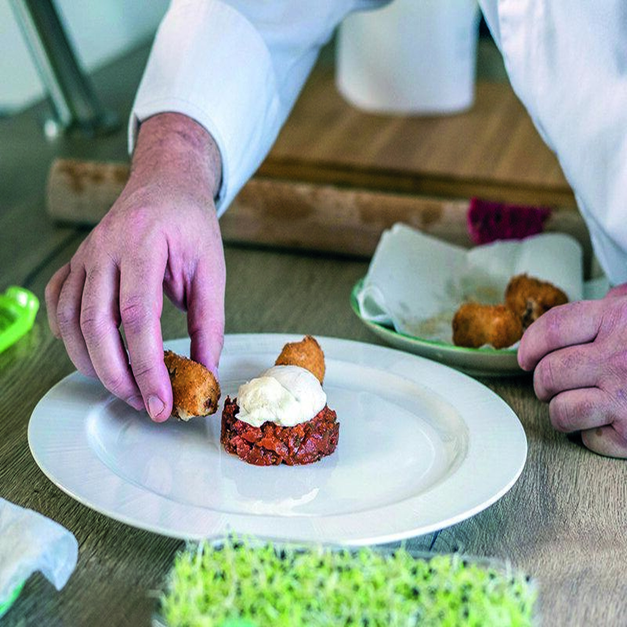 Voir la diapositive 5 : Smartbox Prestation de 4h par un chef cuisinier d'un menu gourmet à domicile pour 2 - coffret cadeau gastronomie
