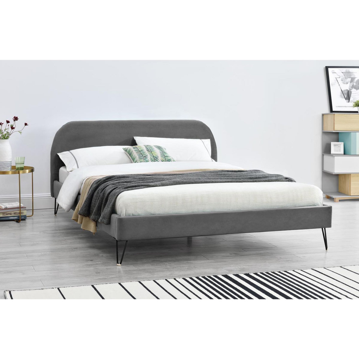 CONCEPT USINE Structure de lit 160 x 200 cm en velours gris et pieds noirs PHOENIX