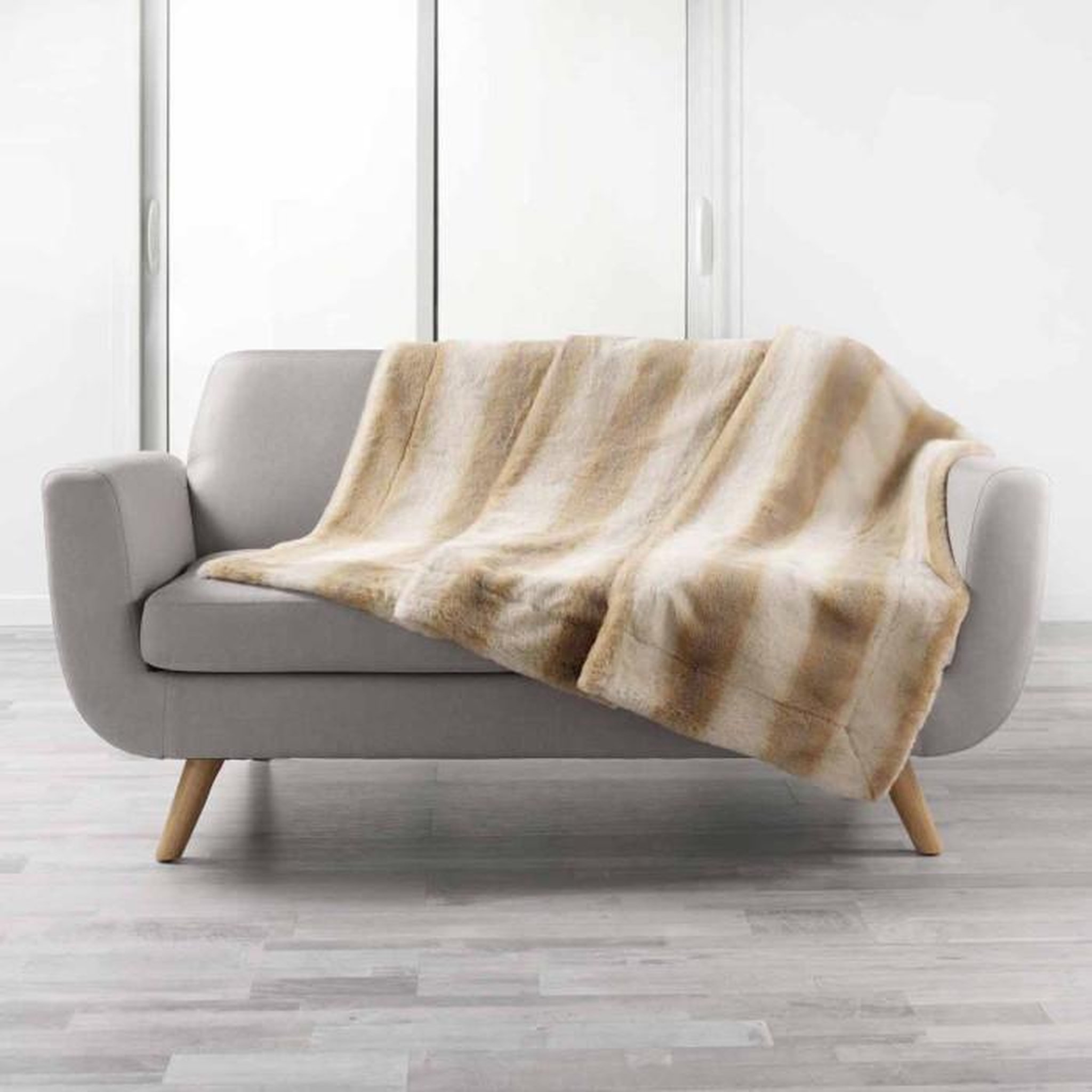 Voir la diapositive 1 : Paris Prix Plaid Imitation Fourrure  Cougar  125x150cm Naturel