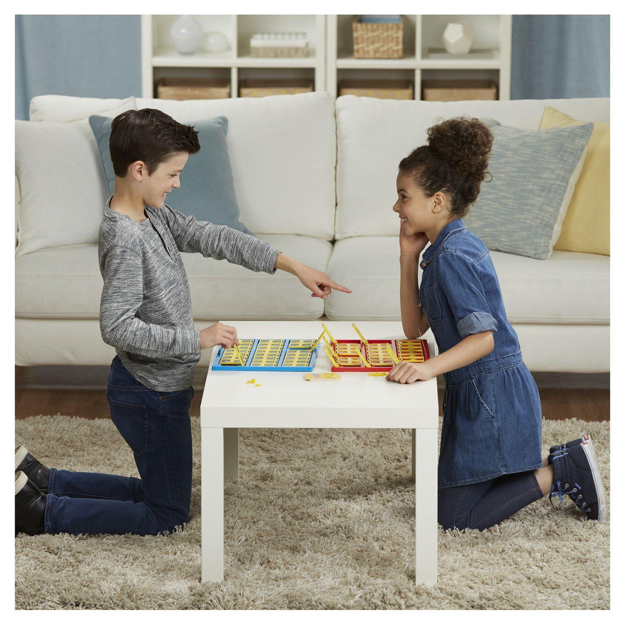 Voir la diapositive 3 : HASBRO Jeu Qui Est-Ce?