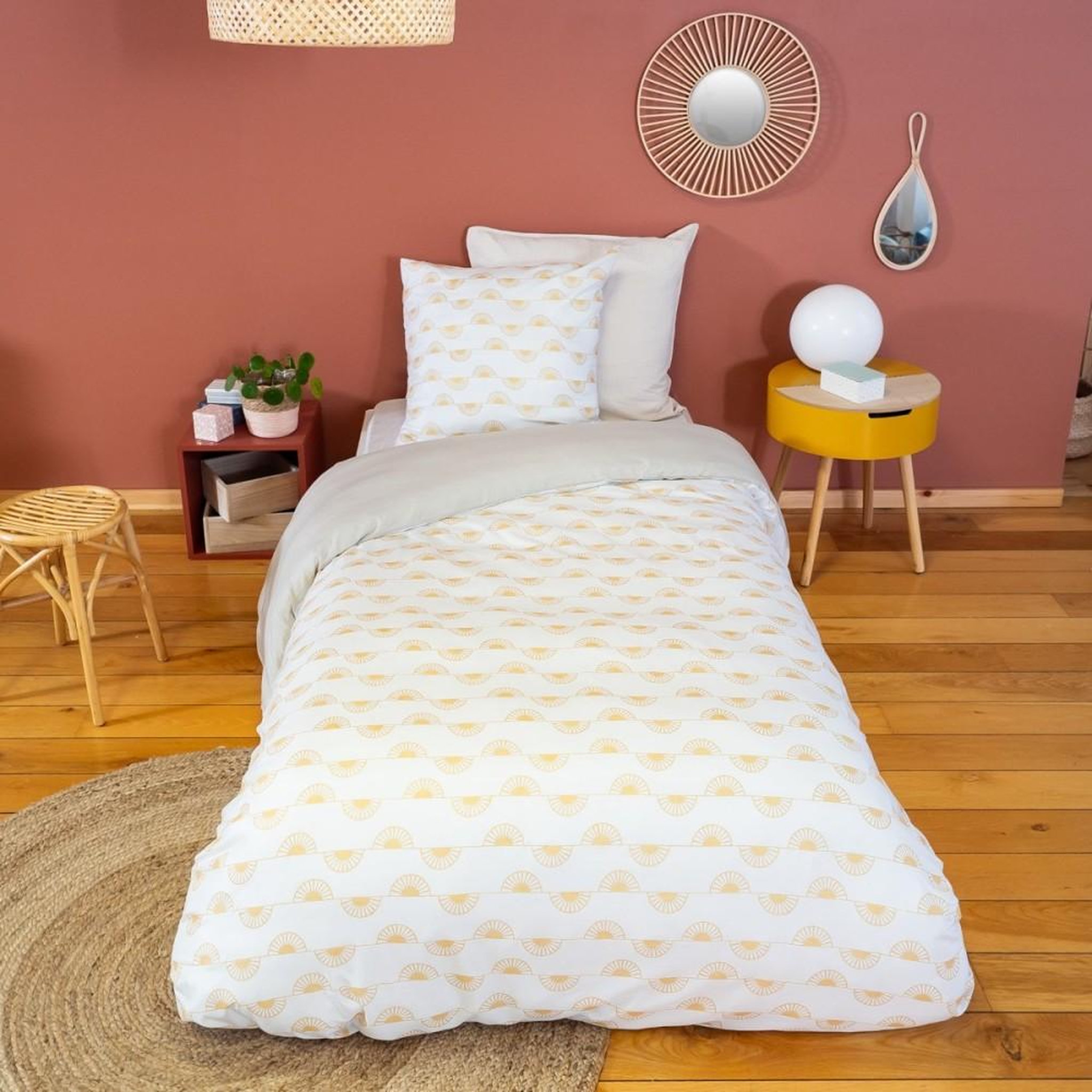 Voir la diapositive 2 : COTE DECO Housse de couette 140x200 HELIS + 1 taie microfibre