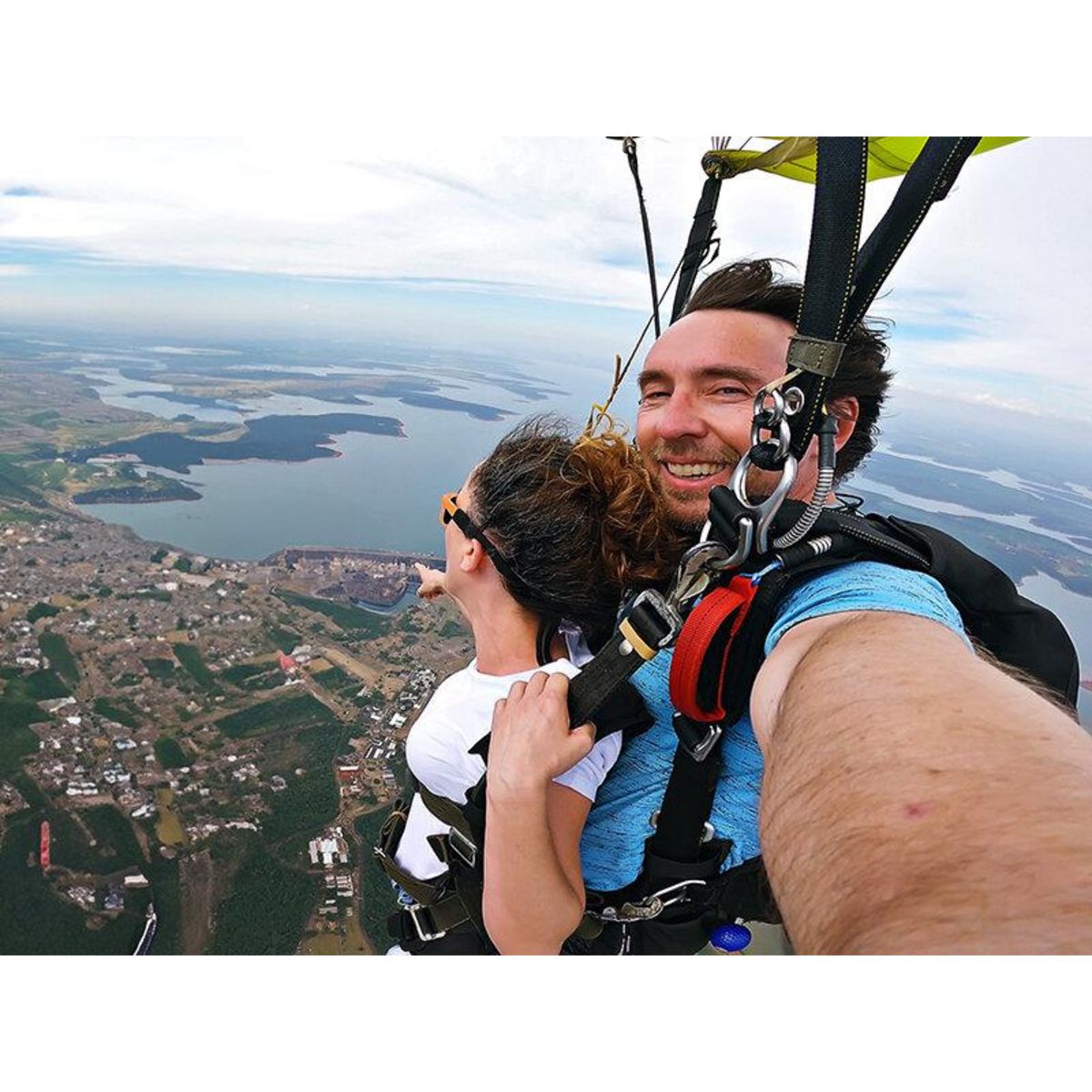 Smartbox Saut en parachute au-dessus de Castres - Coffret Cadeau Sport & Aventure