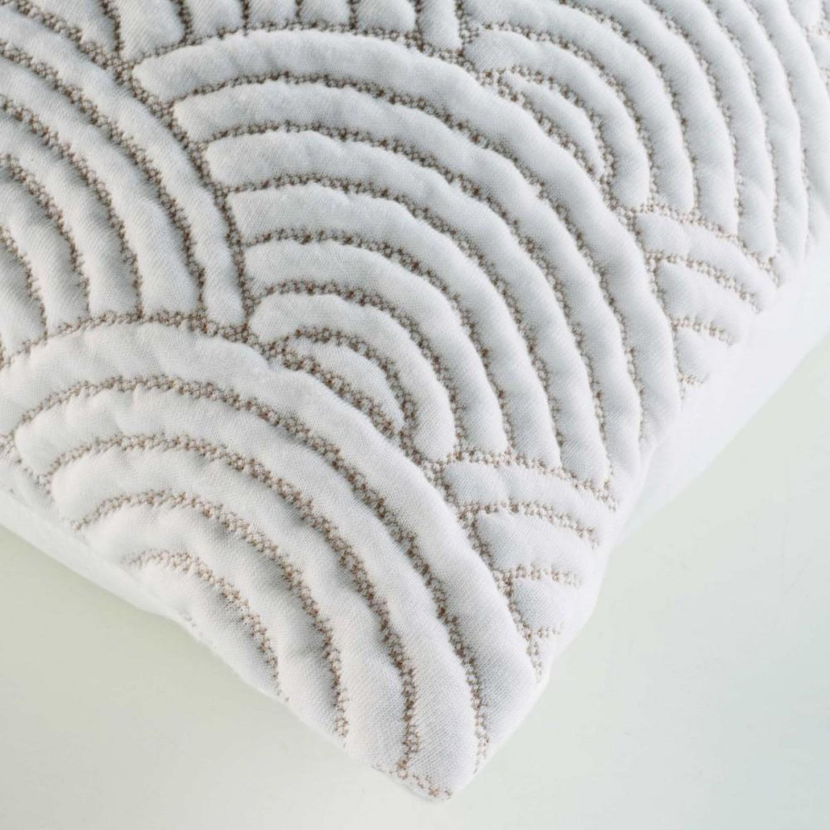 Douceur d'Intérieur Couvre-lit 2 personnes matelassé 220x240 + 2 housses de coussins