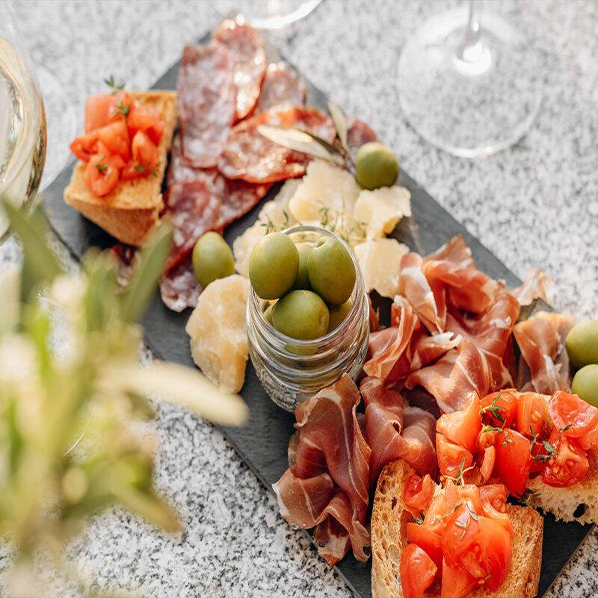 Voir la diapositive 4 : Smartbox Dégustation découverte de bières artisanales et charcuterie - Coffret Cadeau Gastronomie