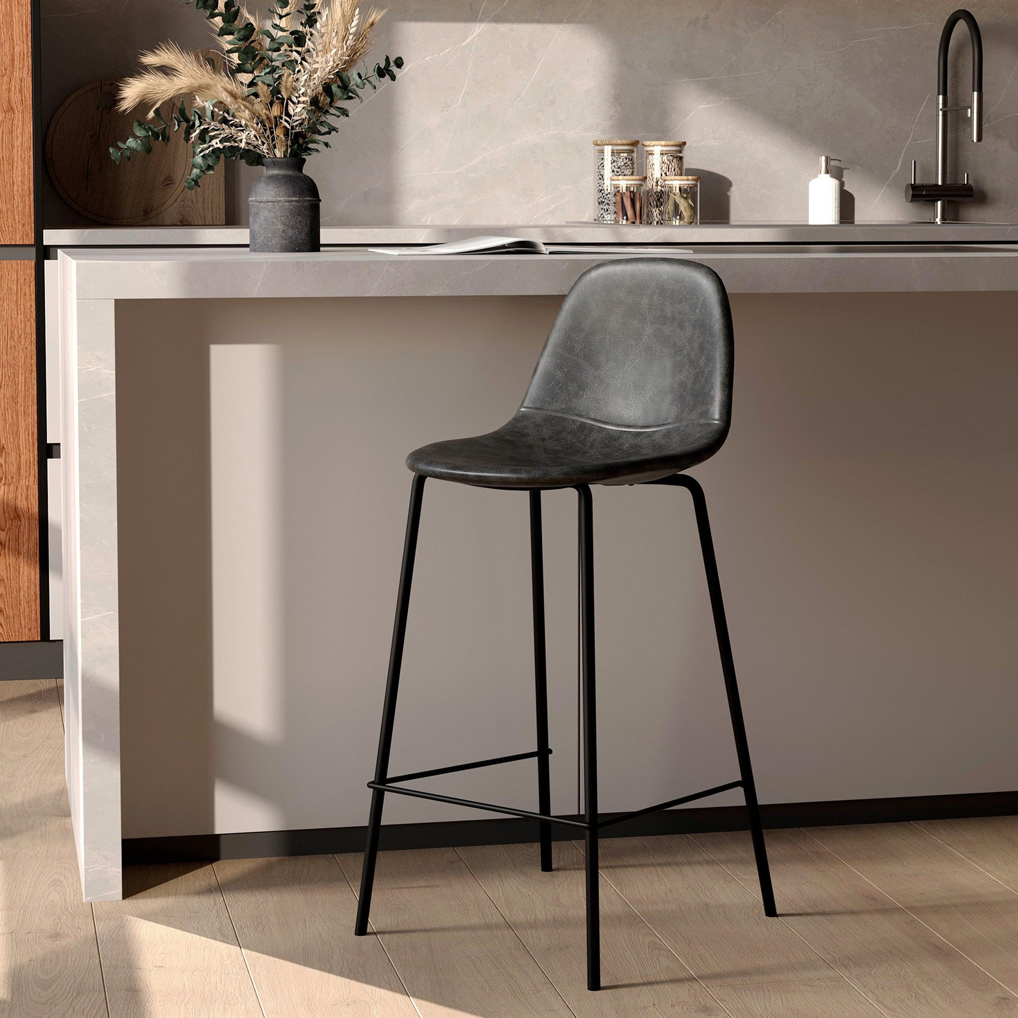 Voir la diapositive 2 : MAISON PAVANE Chaise pour îlot central 65 cm en cuir synthétique gris/noir-henrik