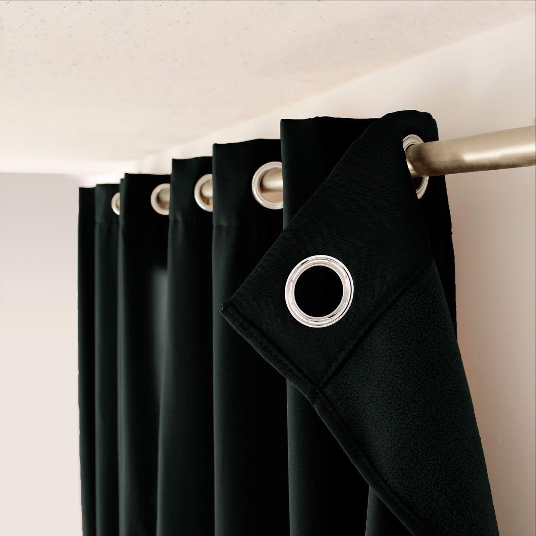 Voir la diapositive 3 : ENJOY HOME Rideau thermique occultant  glacier  135x240cm noir