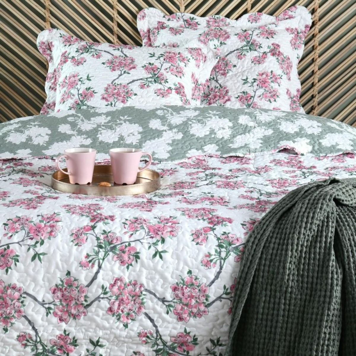 Lovely Casa Couvre lit boutis réversible 240x220 avec 2 taies d'oreiller