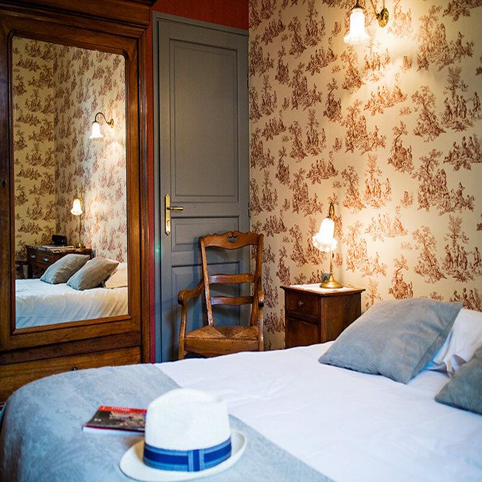 Voir la diapositive 2 : Smartbox 2 jours gourmands dans un hôtel de charme avec dîner près de carcassonne - coffret cadeau séjour