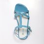 Voir la diapositive 2 : IN EXTENSO Nu pied fille