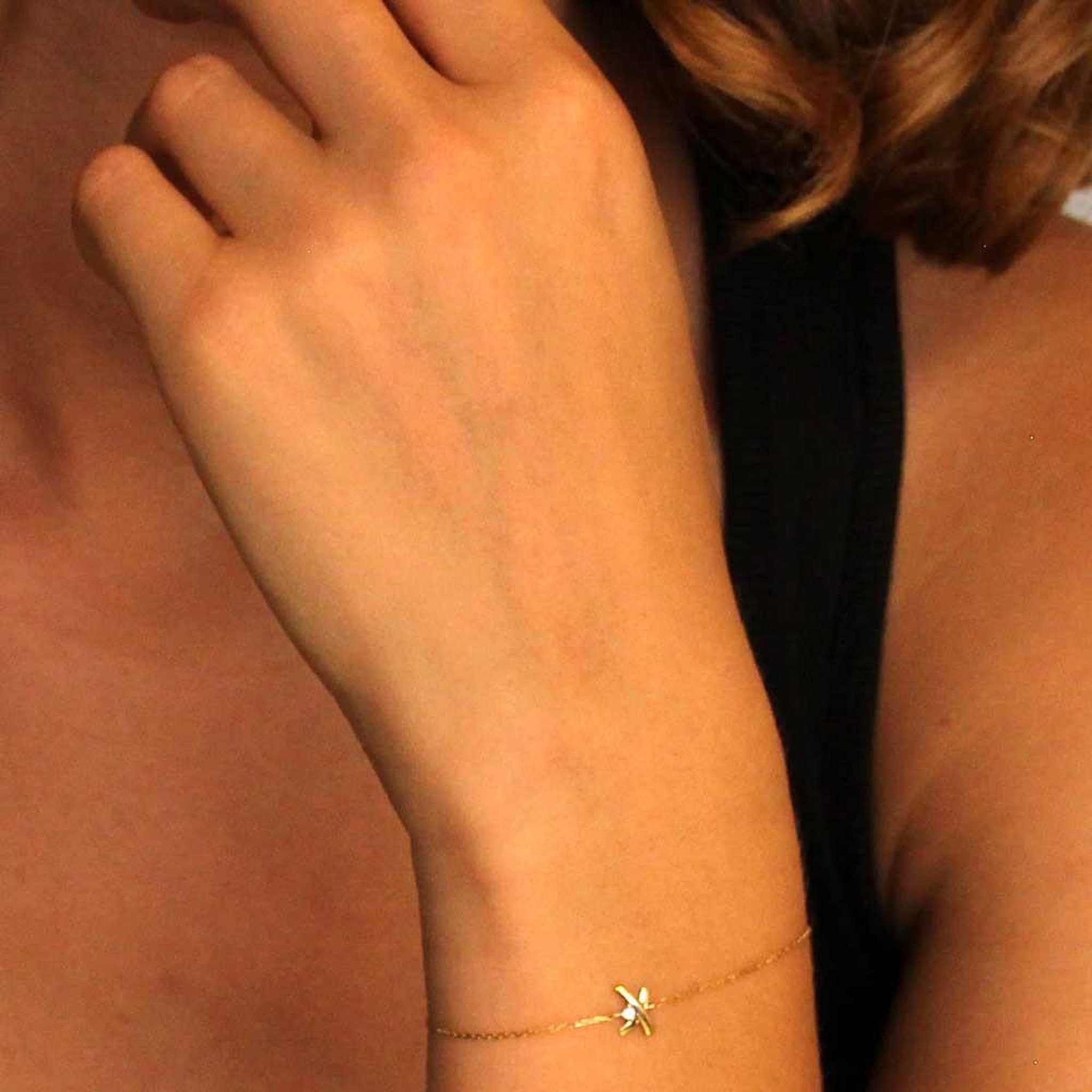 Voir la diapositive 2 : L'ATELIER D'AZUR Bracelet Or Jaune - Noeud Serti d'un Zirconium