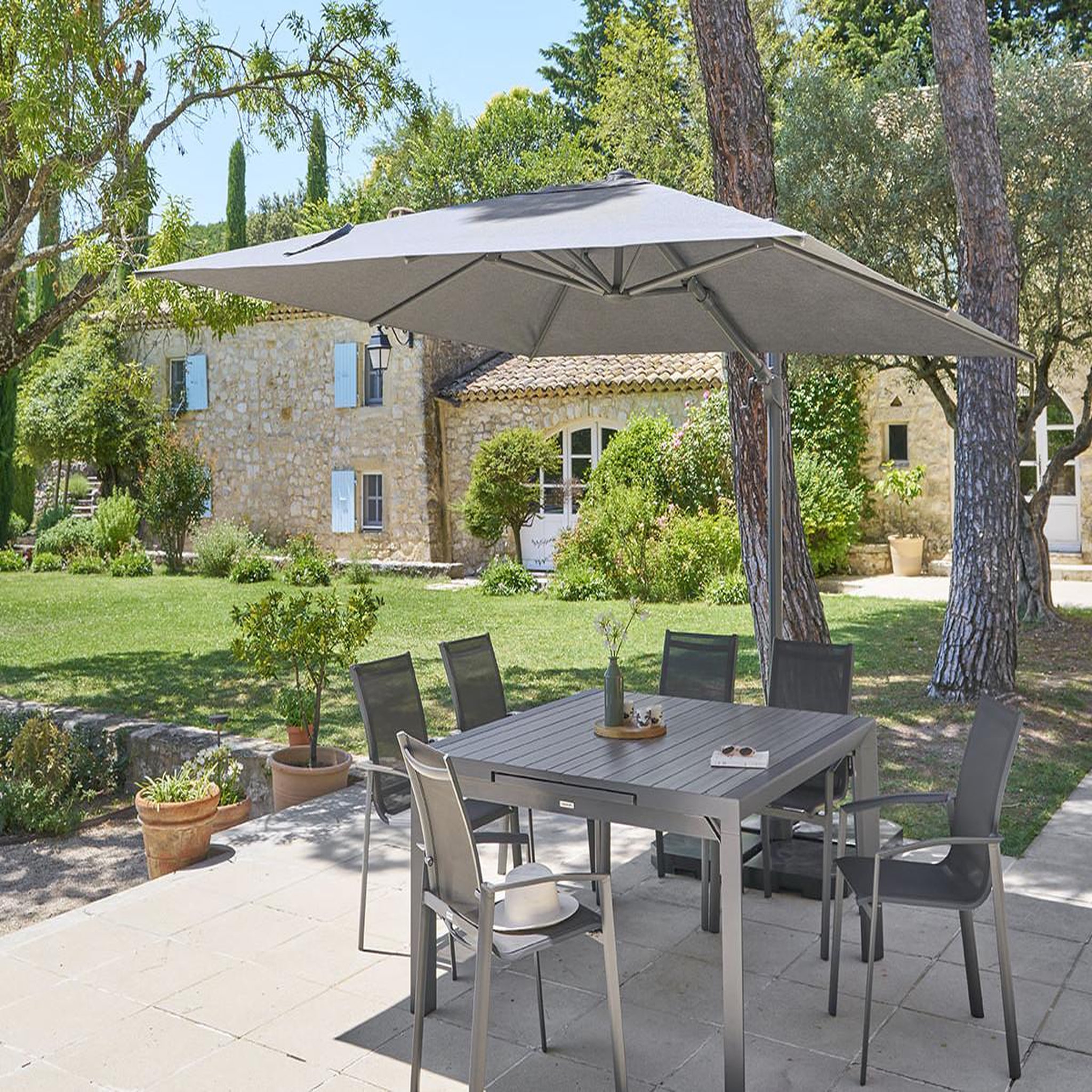 Voir la diapositive 2 : HESPERIDE Parasol déporté rectangulaire Melhia anthracite - 4 x 3 m - Hespéride