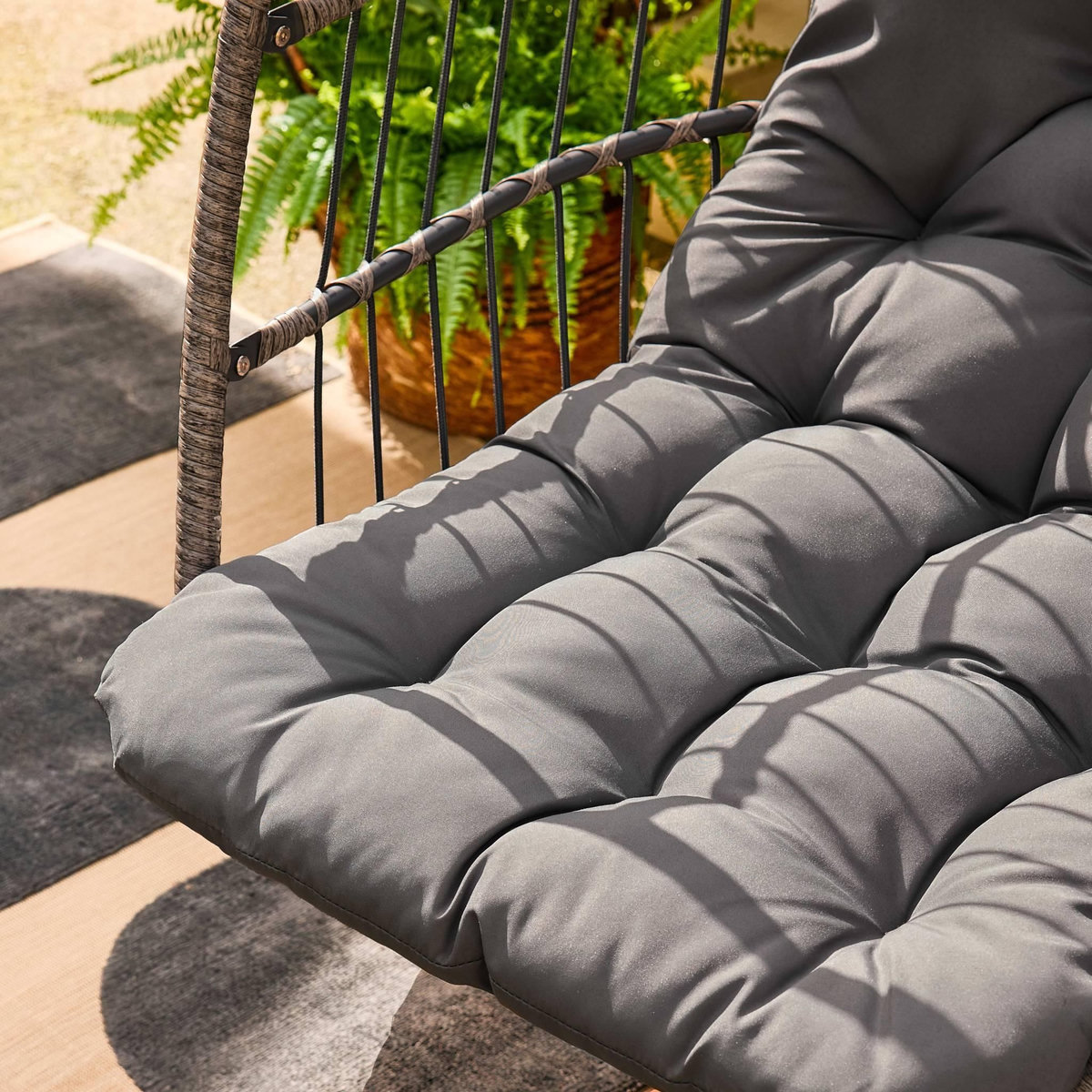 SWEEEK Fauteuil œuf suspendu TOSCANA acier, osier, polyester, 105 x 105 x 196 cm