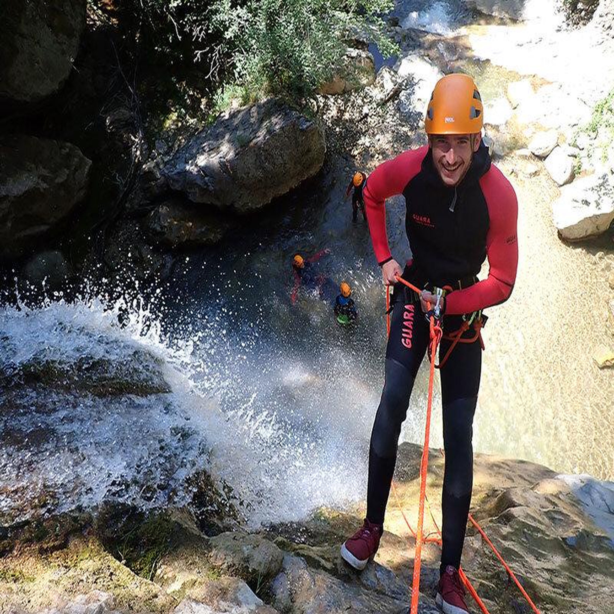 Voir la diapositive 4 : Smartbox Session de canyoning de 6h près de lyon - coffret cadeau sport & aventure