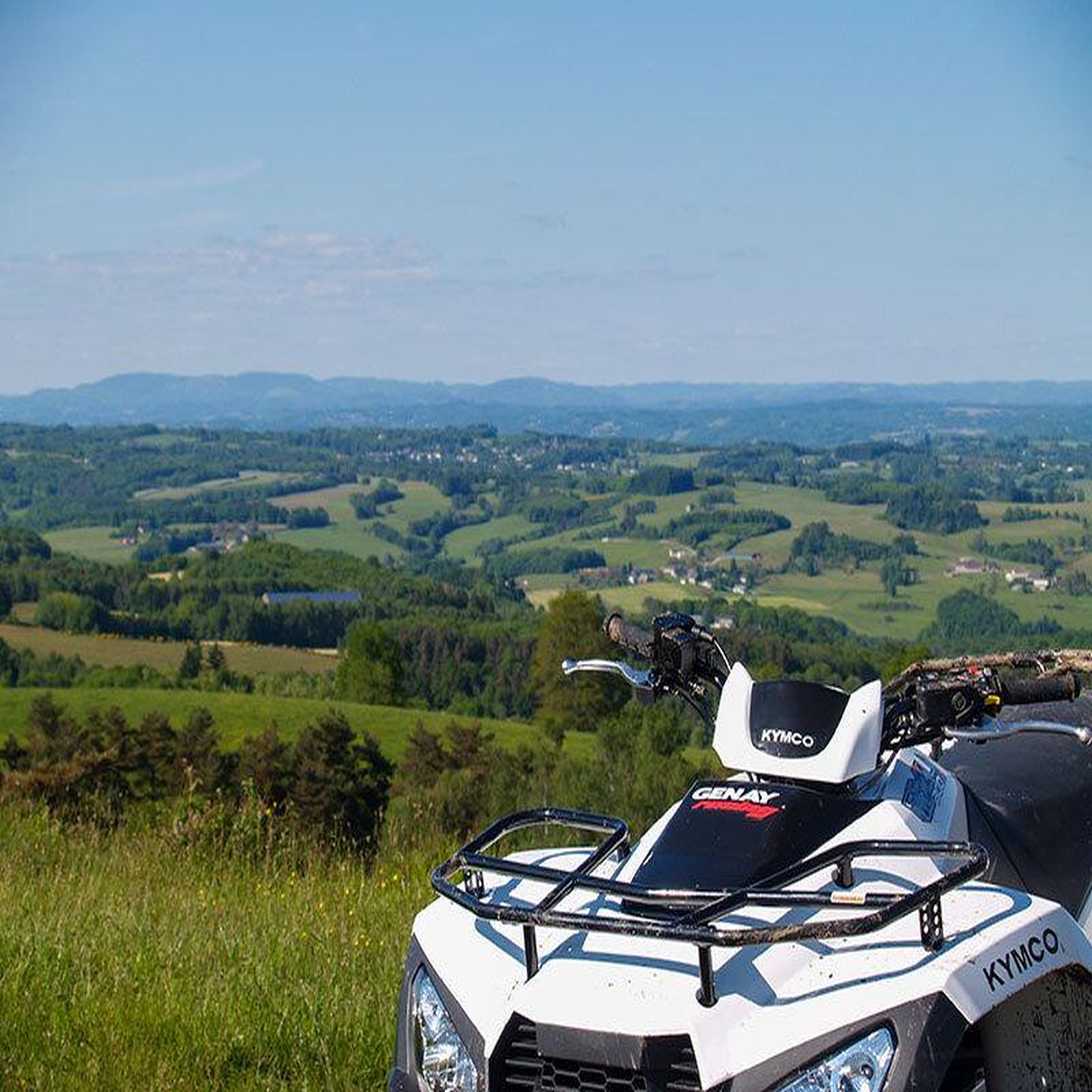 Voir la diapositive 4 : Smartbox Quad en famille : randonnée de 2h pour 2 adultes et 2 enfants près de brive-la-gaillarde - coffret cadeau sport & aventure