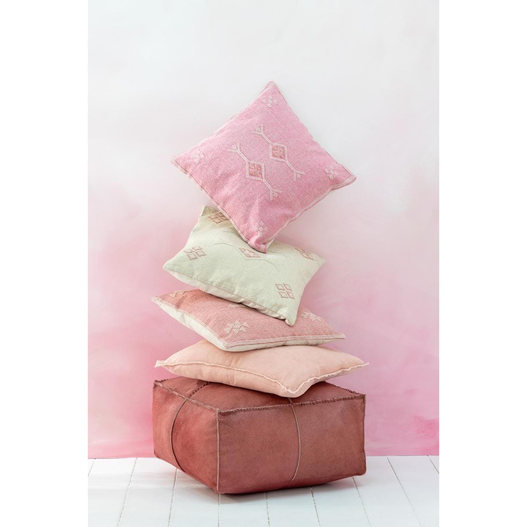 Voir la diapositive 3 : J-LINE Coussin design  diamants  45x45cm crème & rose