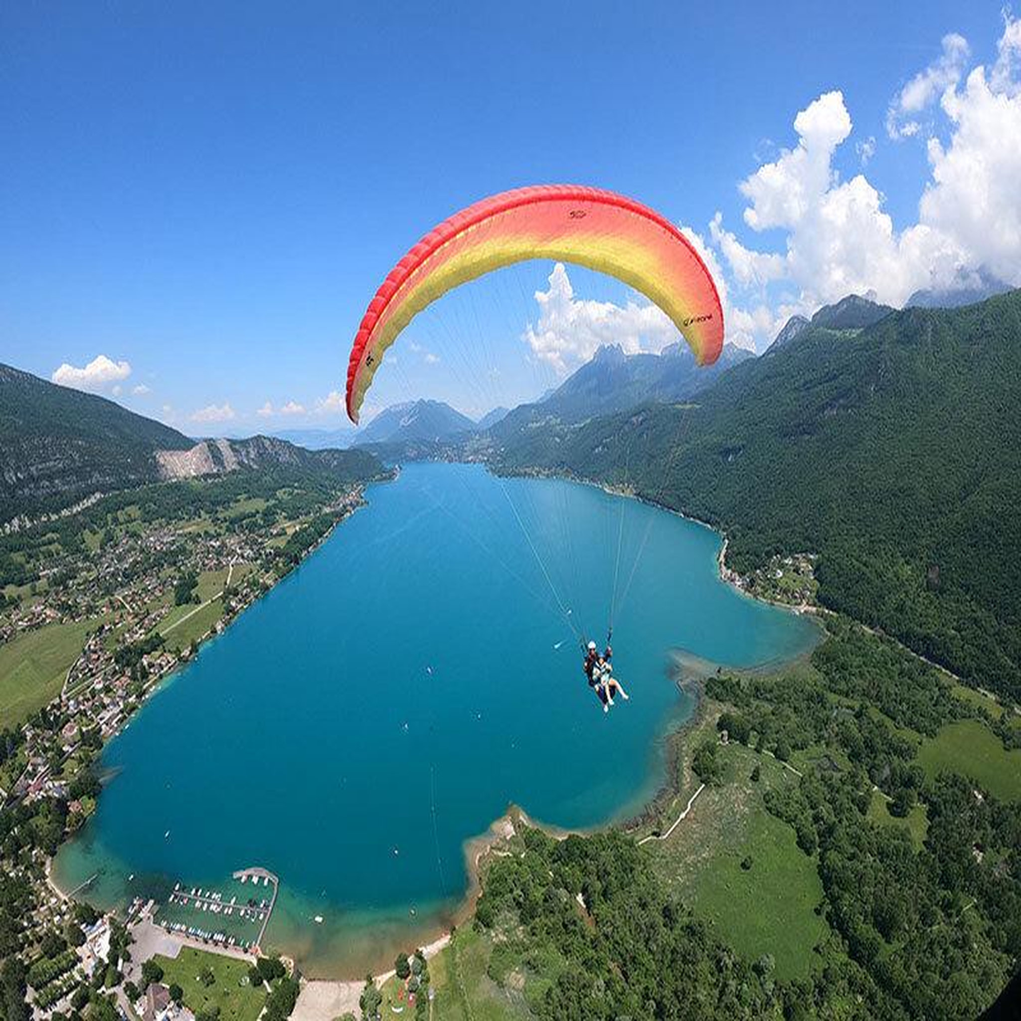 Voir la diapositive 3 : Smartbox Vol sensation en parapente de 15 min à annecy - coffret cadeau sport & aventure