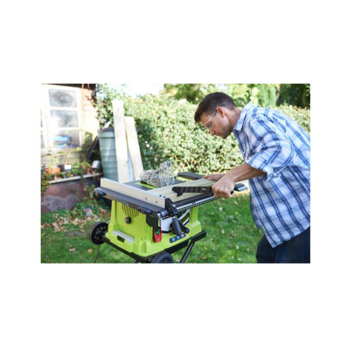 Ryobi Scie sur table électrique RYOBI 1800W 254mm - piètement rétractable - roues - extension - RTS1800EF
