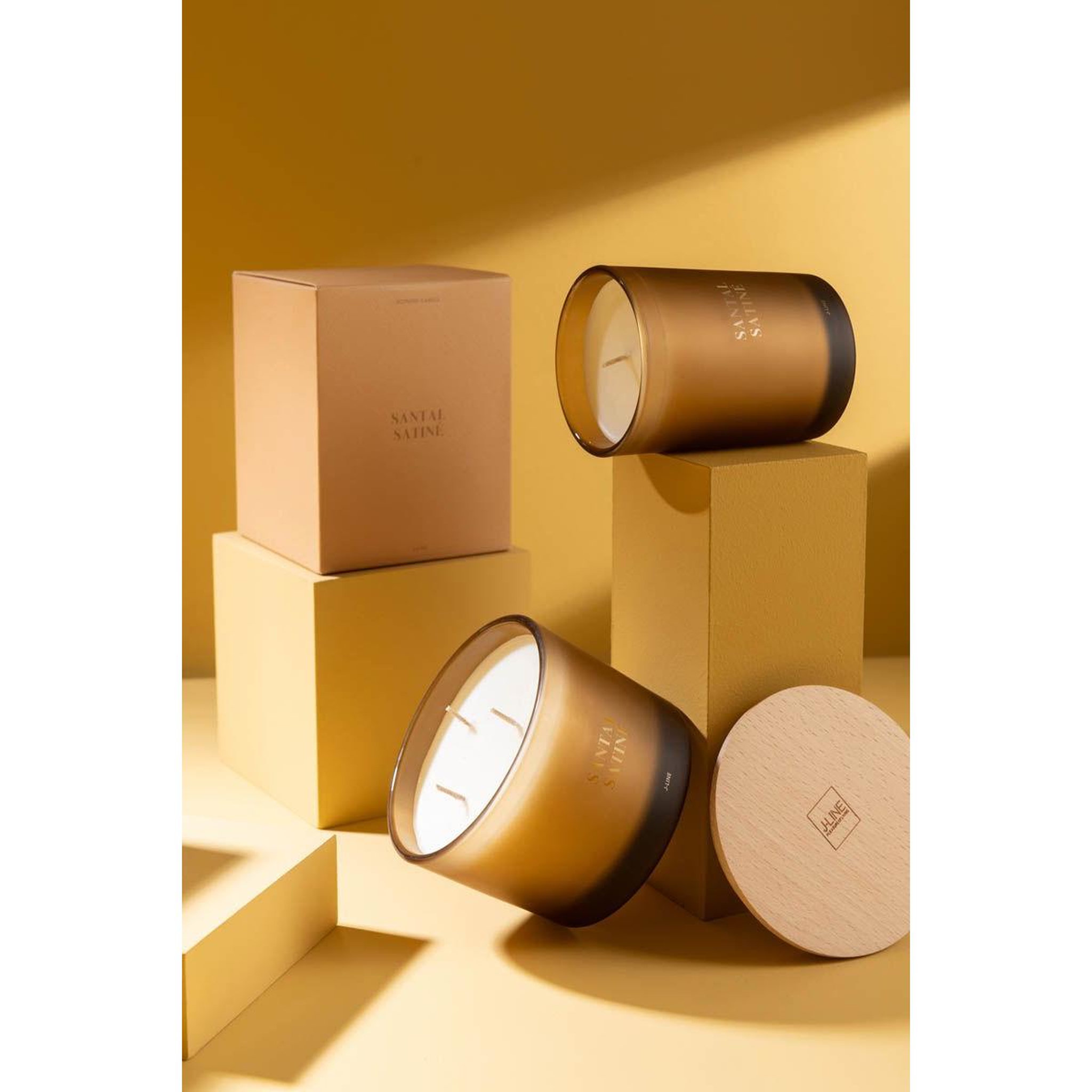 Voir la diapositive 6 : J-LINE Bougie parfumée  accords essentiels  12cm santal satiné