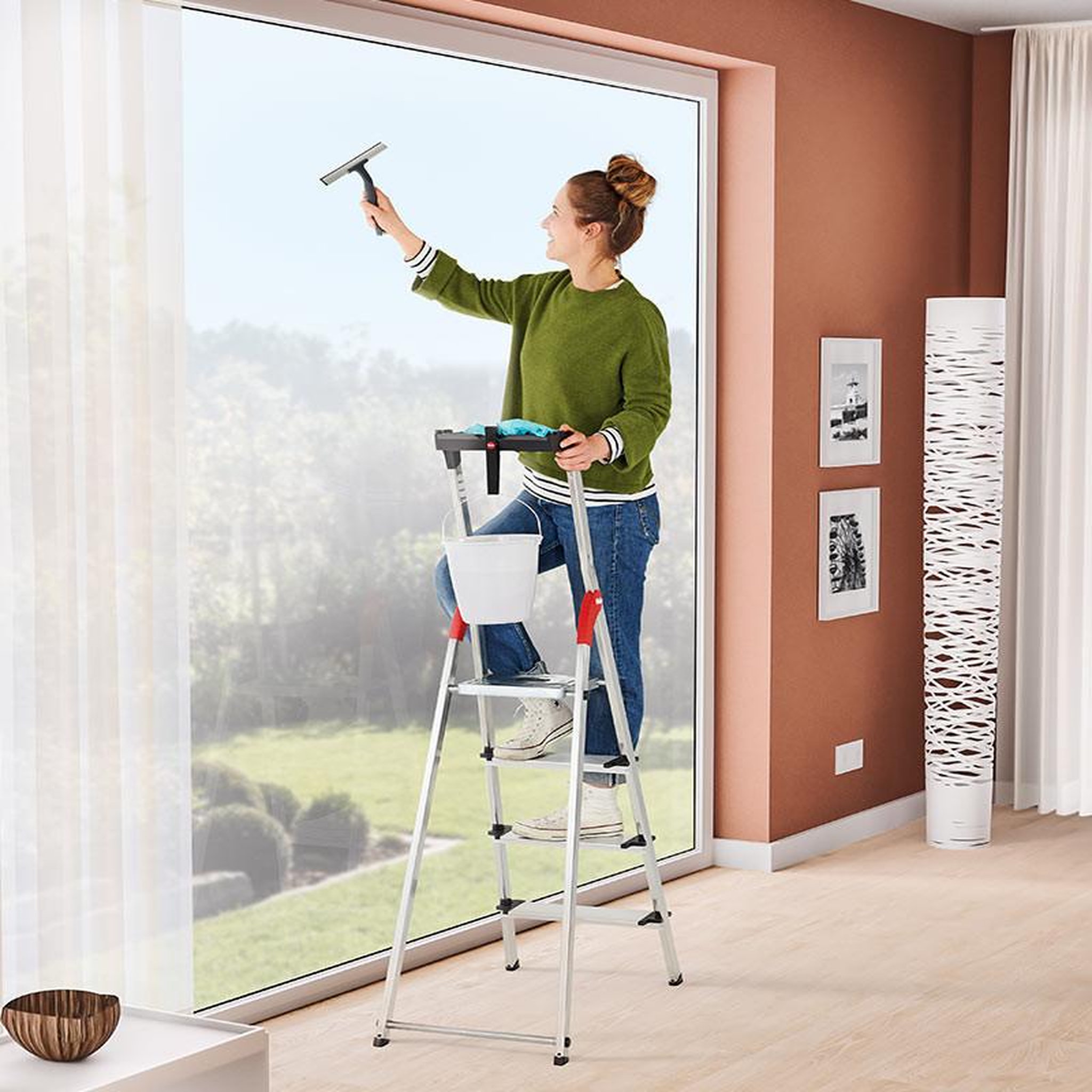 Voir la diapositive 3 : HAILO Escabeau sécurisé pliable en aluminium 4 marches extra larges Hailo ProfiStep XXL