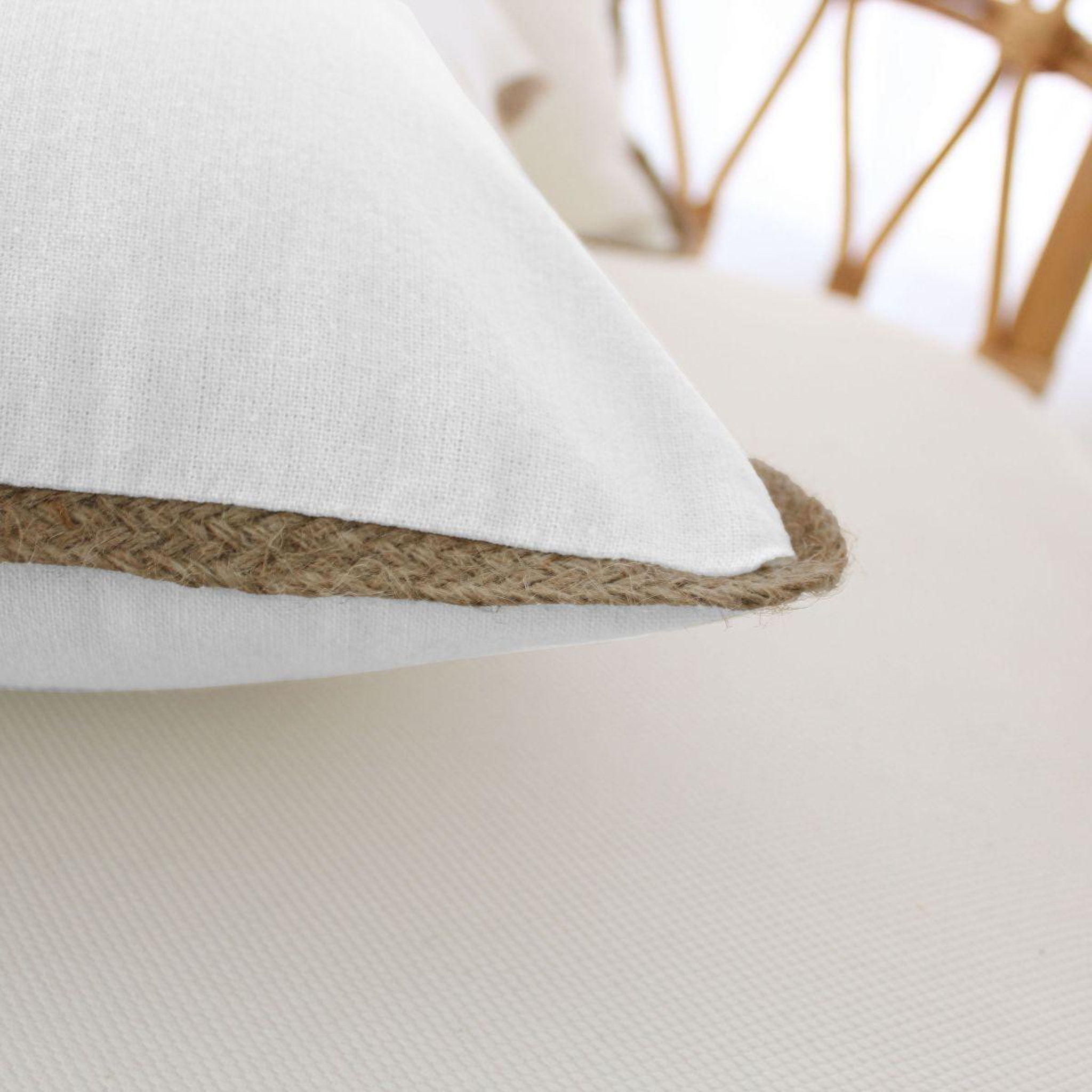 Voir la diapositive 2 : ENJOY HOME Coussin déco  natura  40x40cm blanc
