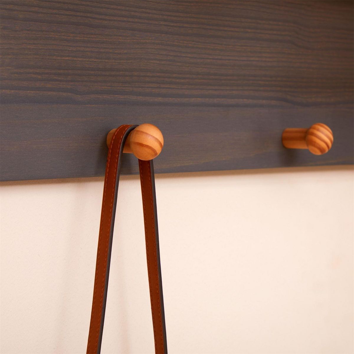 IDIMEX Portemanteau mural 4 crochets 1 étagère BOLTON en pin massif