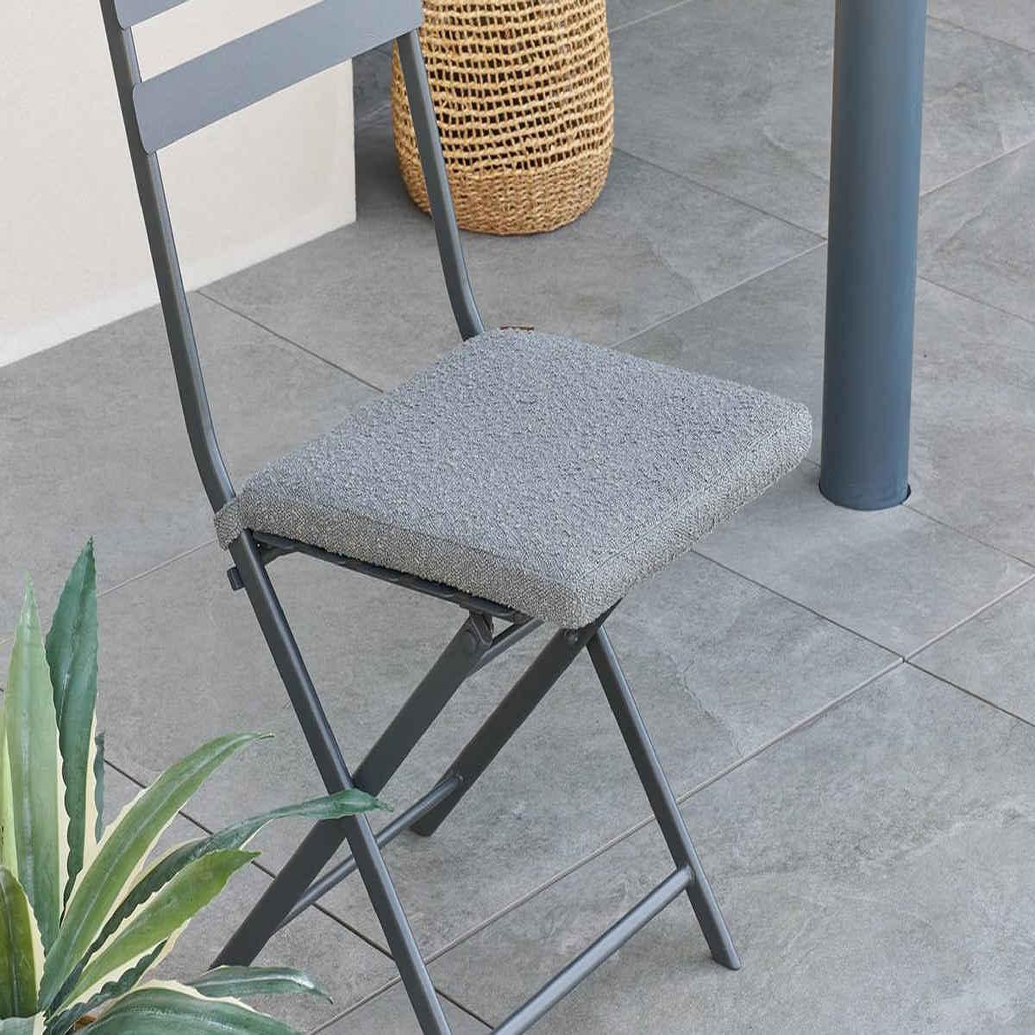 Voir la diapositive 3 : HESPERIDE Galette de chaise Solfia 40 x 40 cm ardoise - Hespéride