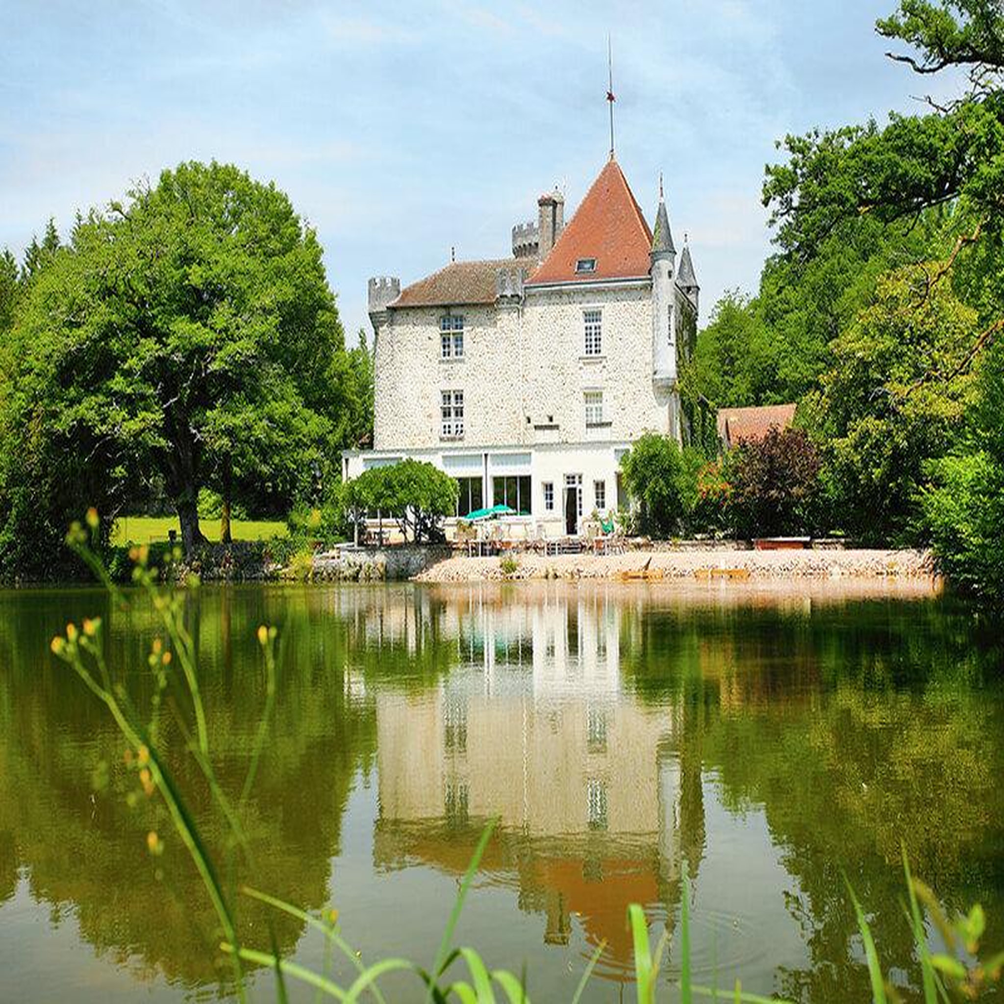 Voir la diapositive 2 : Smartbox Une nuit au château pour un duo romantique - coffret cadeau séjour