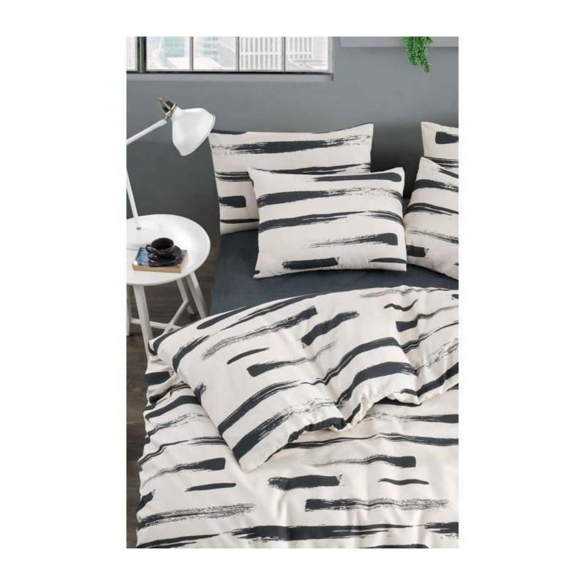 GENERIQUE Parure de lit - 1 housse de couette 220 x 240 cm + 2 taies d'oreiller 60 x 60 cm - 65% coton, 35% polyester - Blanc