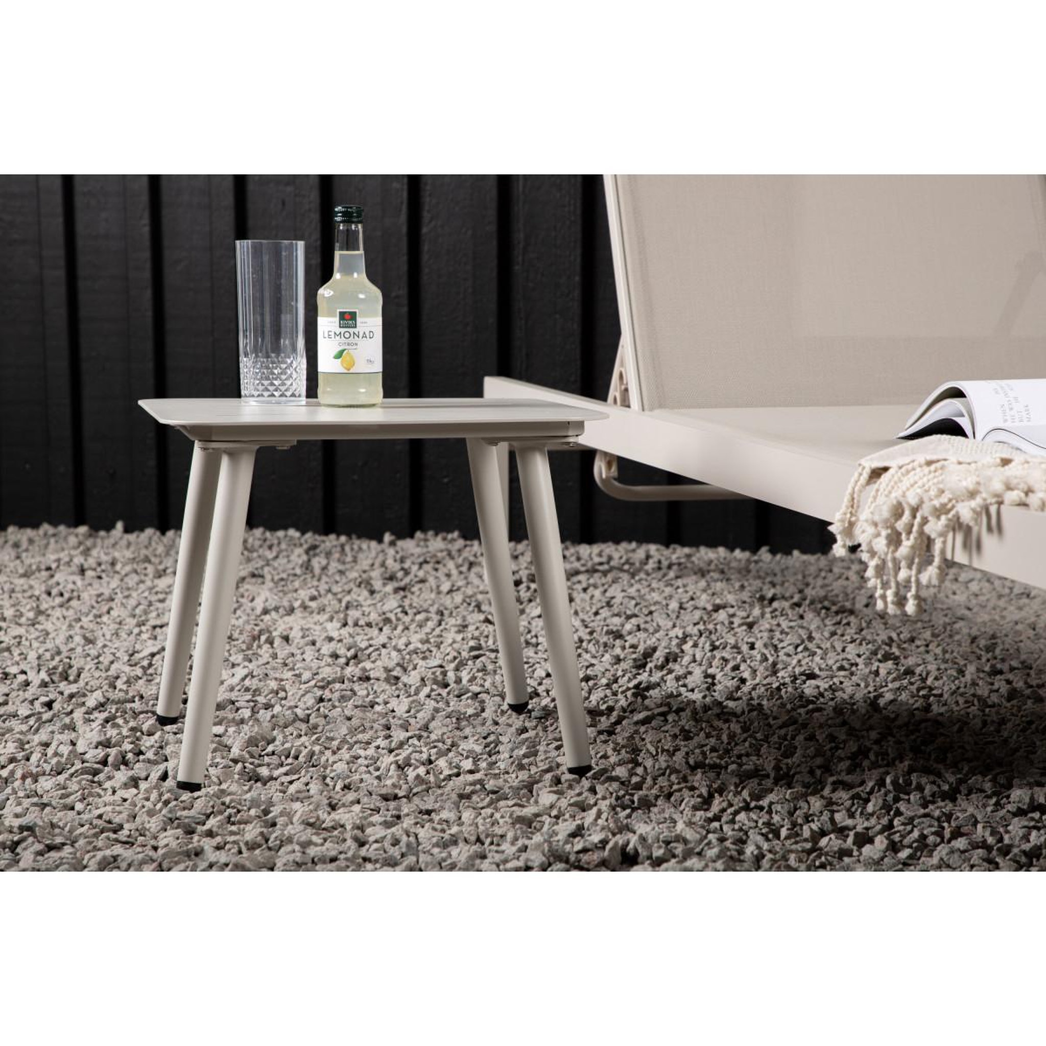 Voir la diapositive 6 : Paris Prix Table d'appoint de jardin carrée  lina  40cm beige