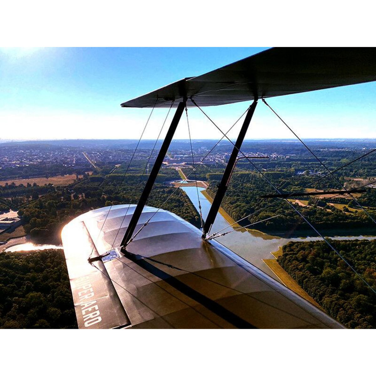 Smartbox Baptême de l'air à bord d'un avion biplan en France - Coffret Cadeau Sport & Aventure