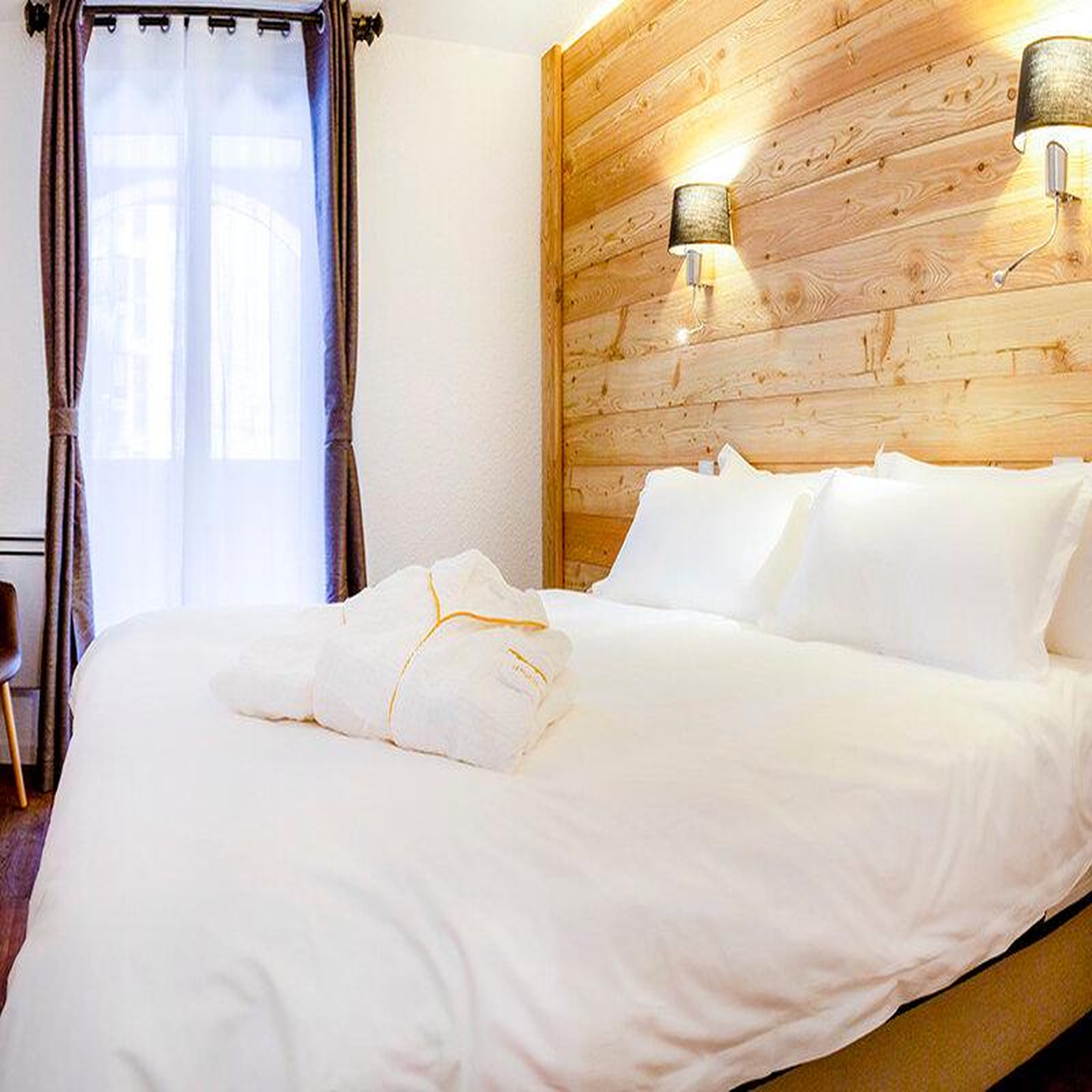 Voir la diapositive 2 : Smartbox Évasion de luxe en hôtel 4* avec sauna, dîner gastronomique et champagne à risoul - coffret cadeau séjour