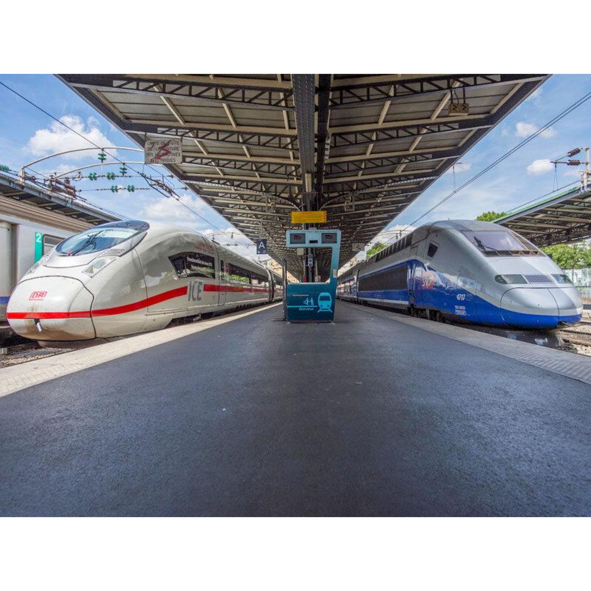 Smartbox L'Europe en train : pass Interrail de 22 jours - Coffret Cadeau Sport & Aventure