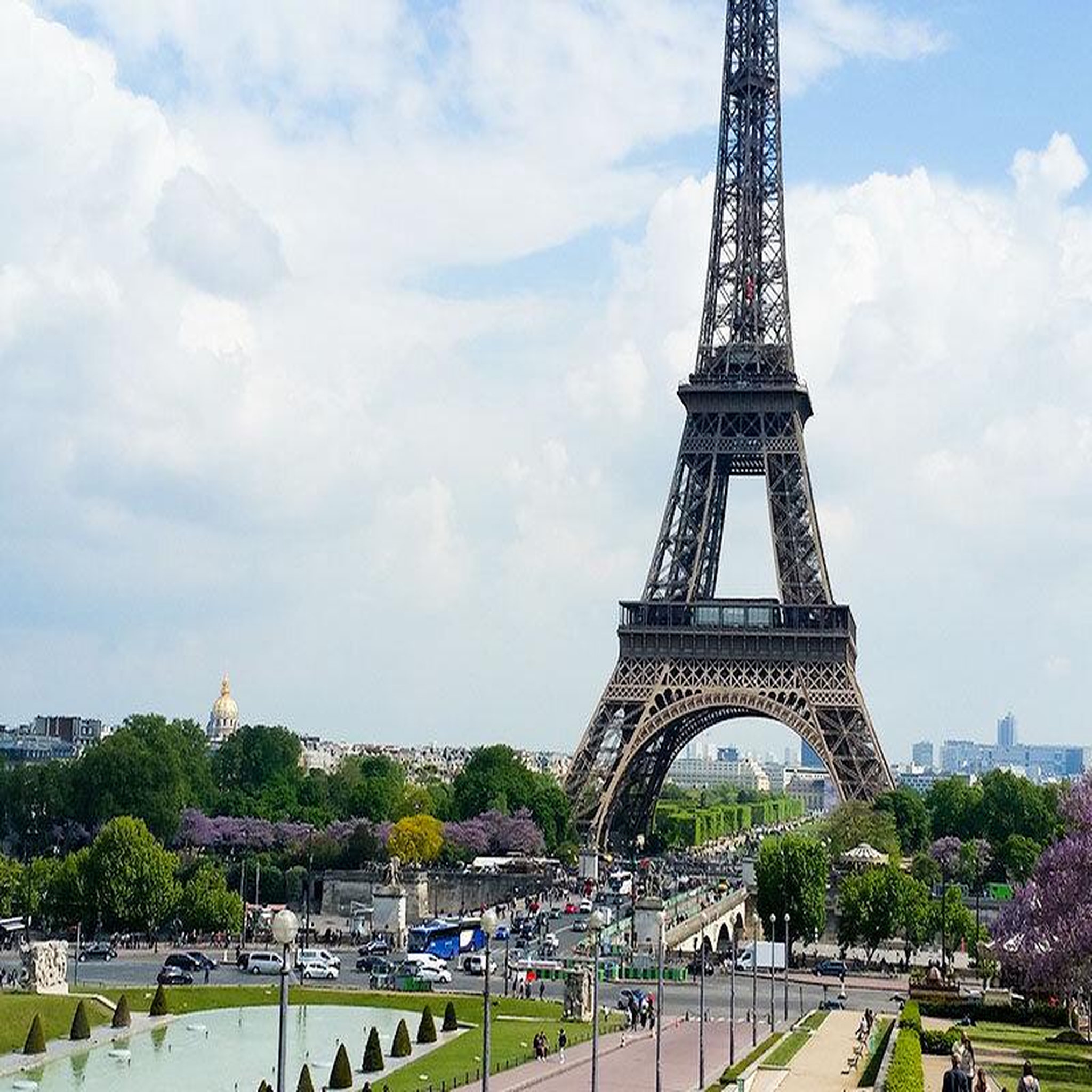 Voir la diapositive 6 : Smartbox Séjour à paris avec visite guidée d'1h30 du sommet de la tour eiffel - coffret cadeau multi-thèmes