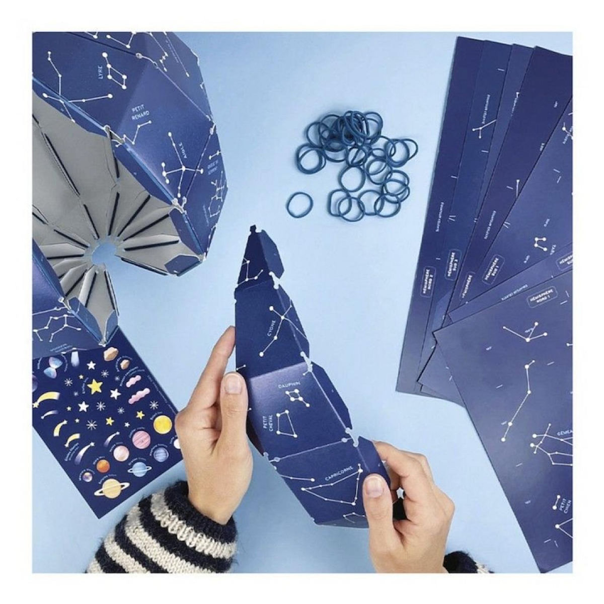 PIROUETTE CACAHOUETE Kit creatif Globe celeste CNES