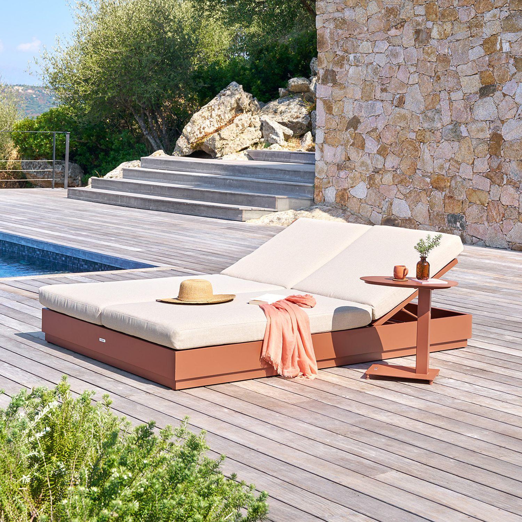 Voir la diapositive 2 : HESPERIDE Lit de piscine en aluminium 2 places allure