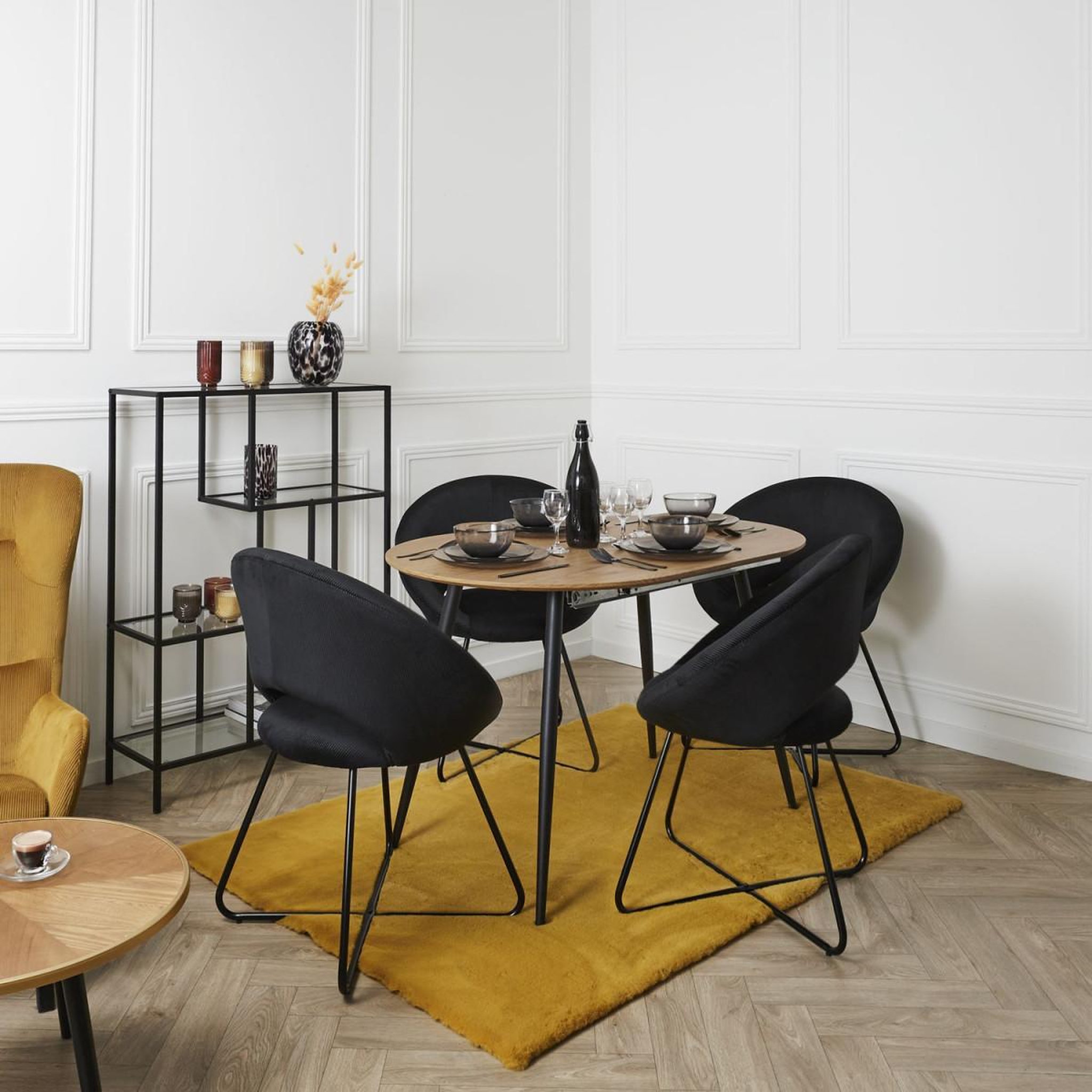 Voir la diapositive 4 : The Home Deco Factory Fauteuil design velours côtelé  giulia  84cm noir
