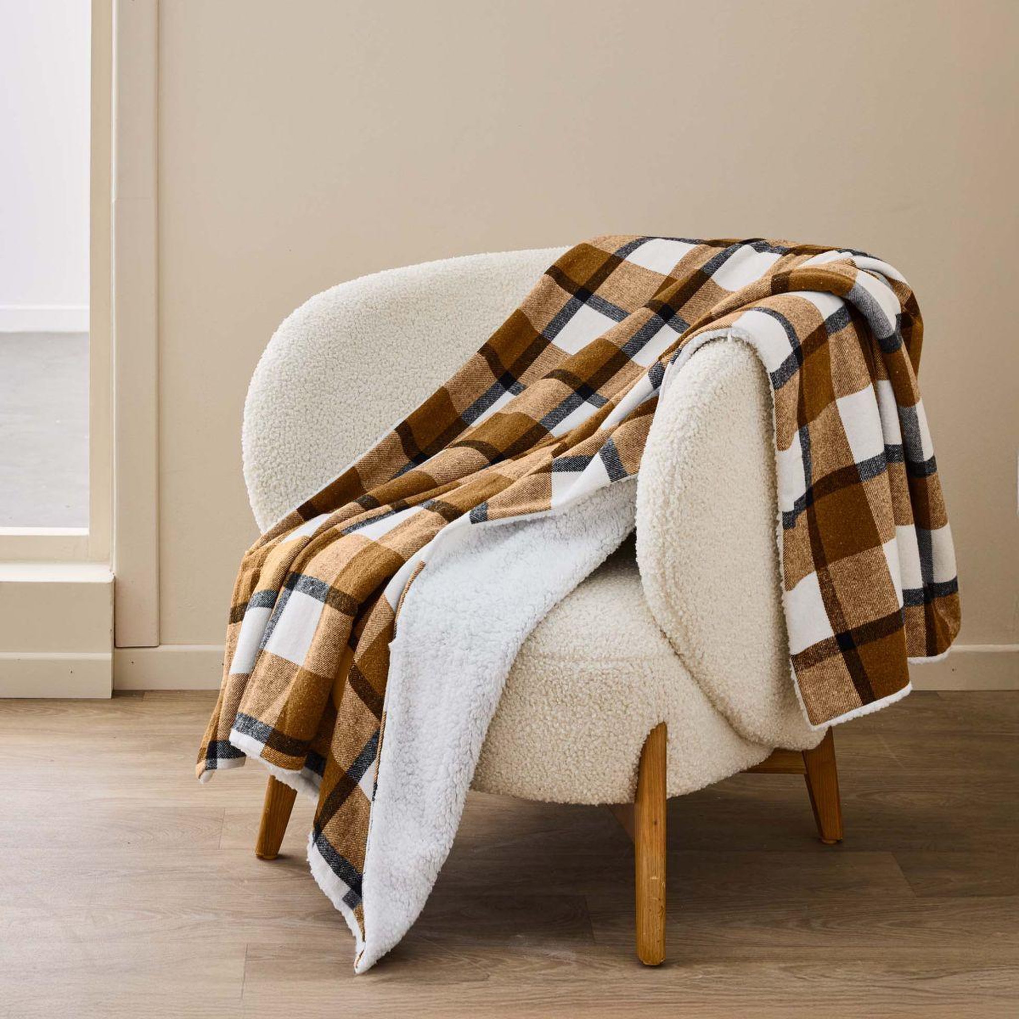 Voir la diapositive 3 : Douceur d'Intérieur Plaid tartan sherpa  ecossais  125x150cm camel