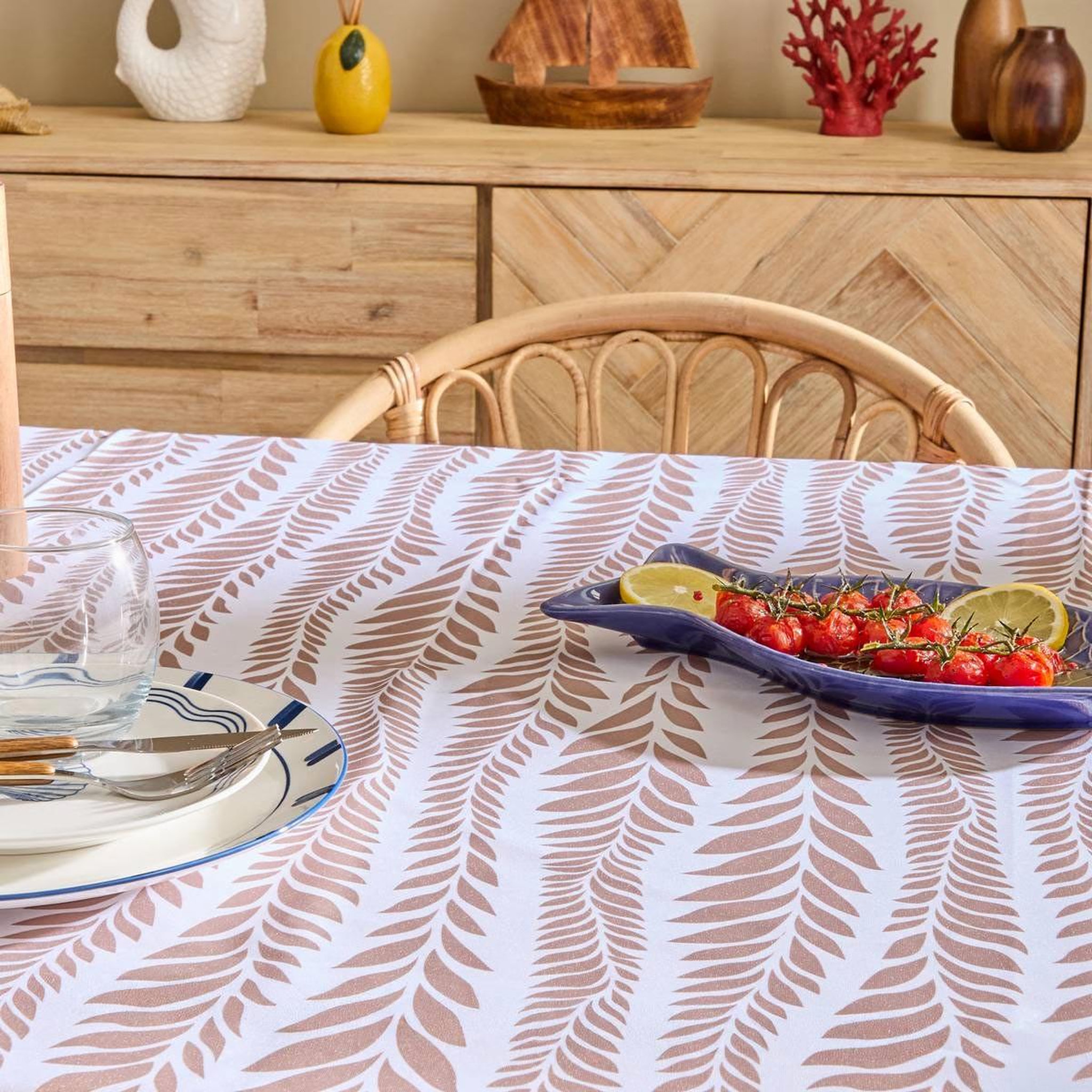 Voir la diapositive 3 : ATMOSPHERA Nappe antitache imprimé  océania  140x240cm terracotta