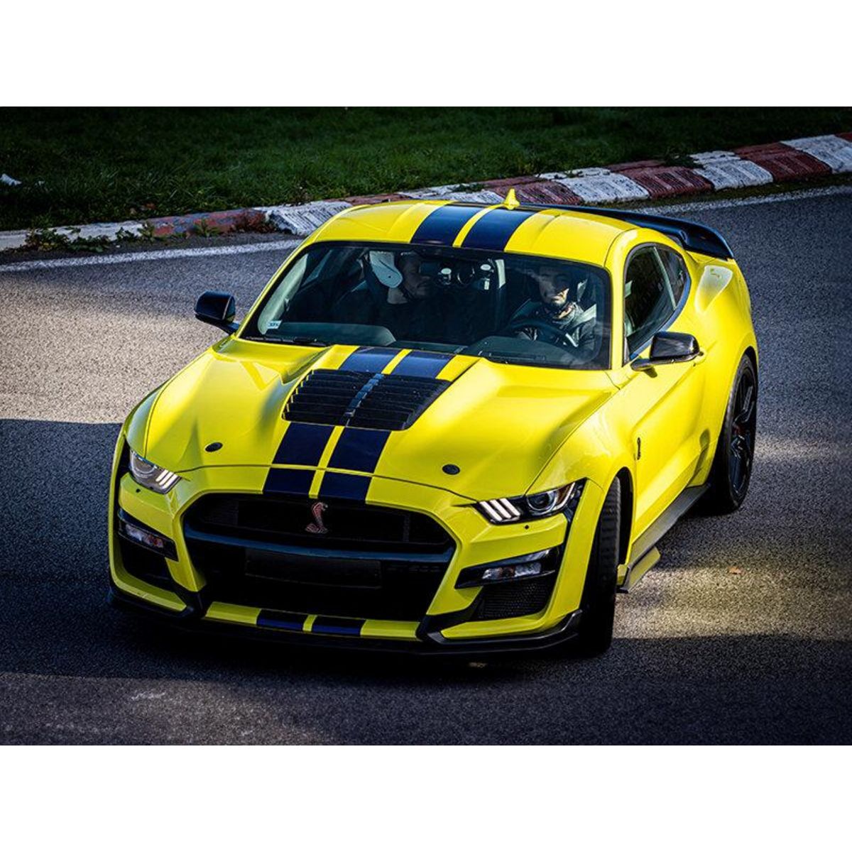 Smartbox Stage de pilotage multivolant : 2 tours en Corvette, 2 tours en Lamborghini Gallardo LP560 et 2 tours en Mustang sur le circuit du Luc - Coffret Cadeau Sport & Aventure