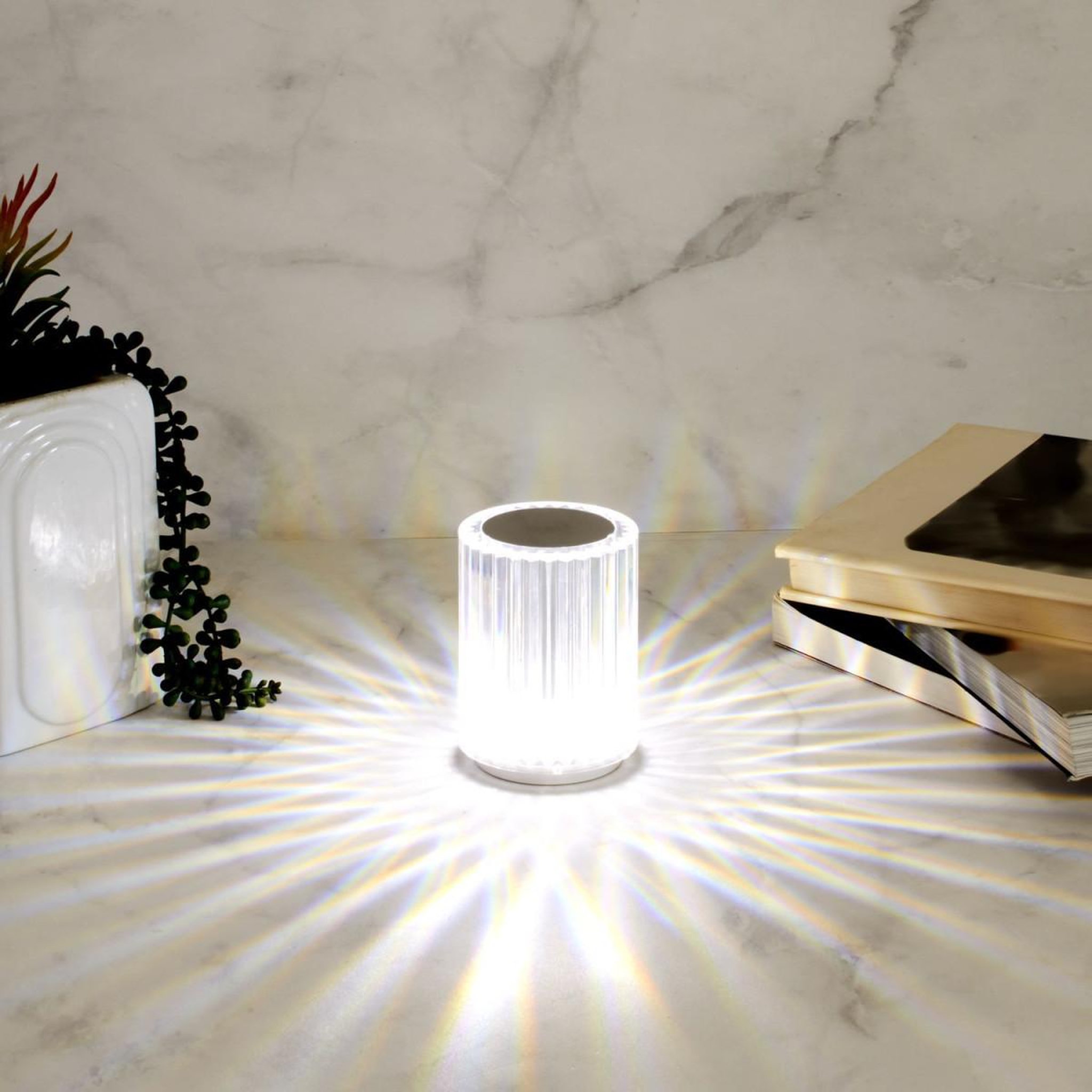Voir la diapositive 5 : The Home Deco Factory Lampe à poser tactile  rechargeable  12cm transparent