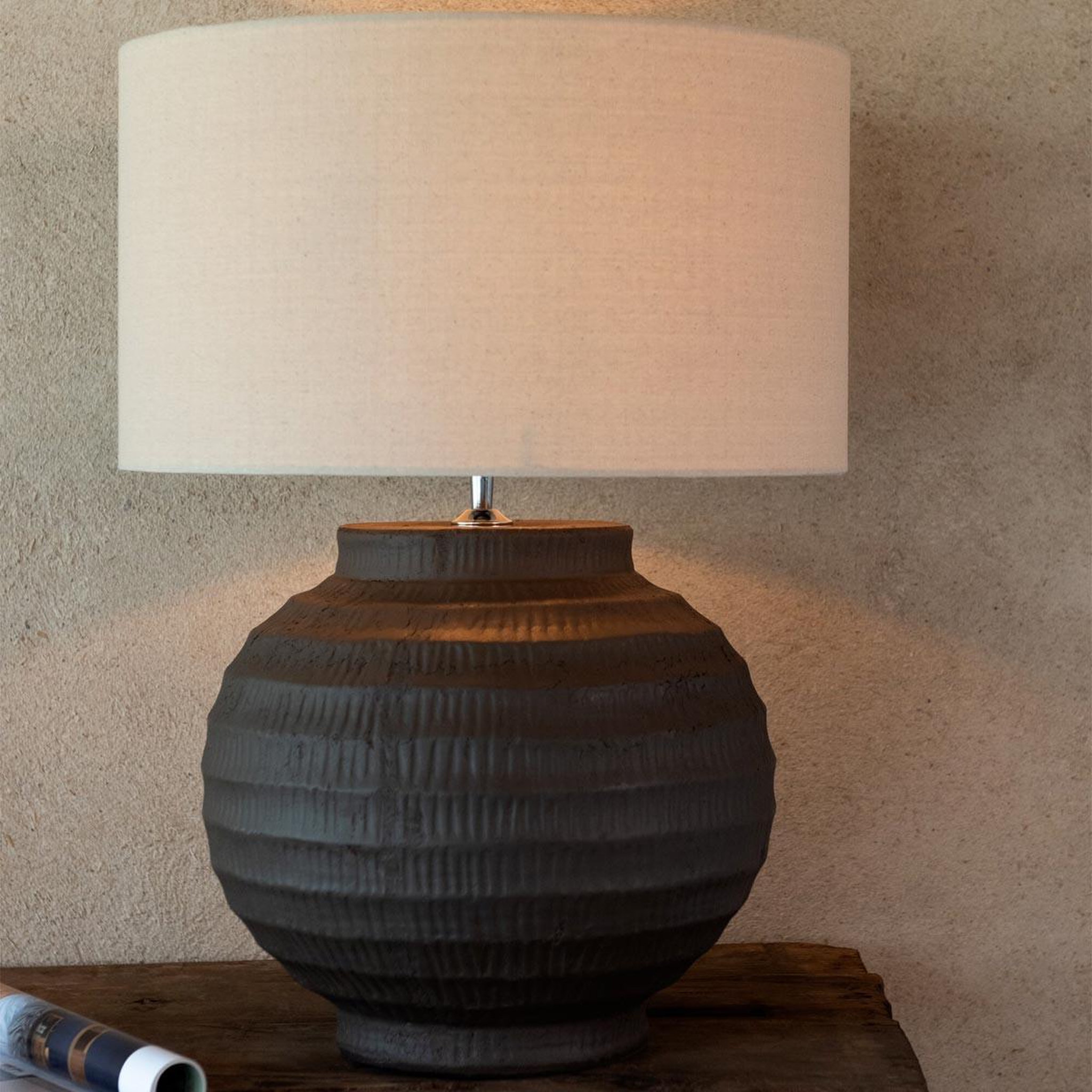 Voir la diapositive 4 : J-LINE Lampe à poser en terre cuite  shawna  46cm marron