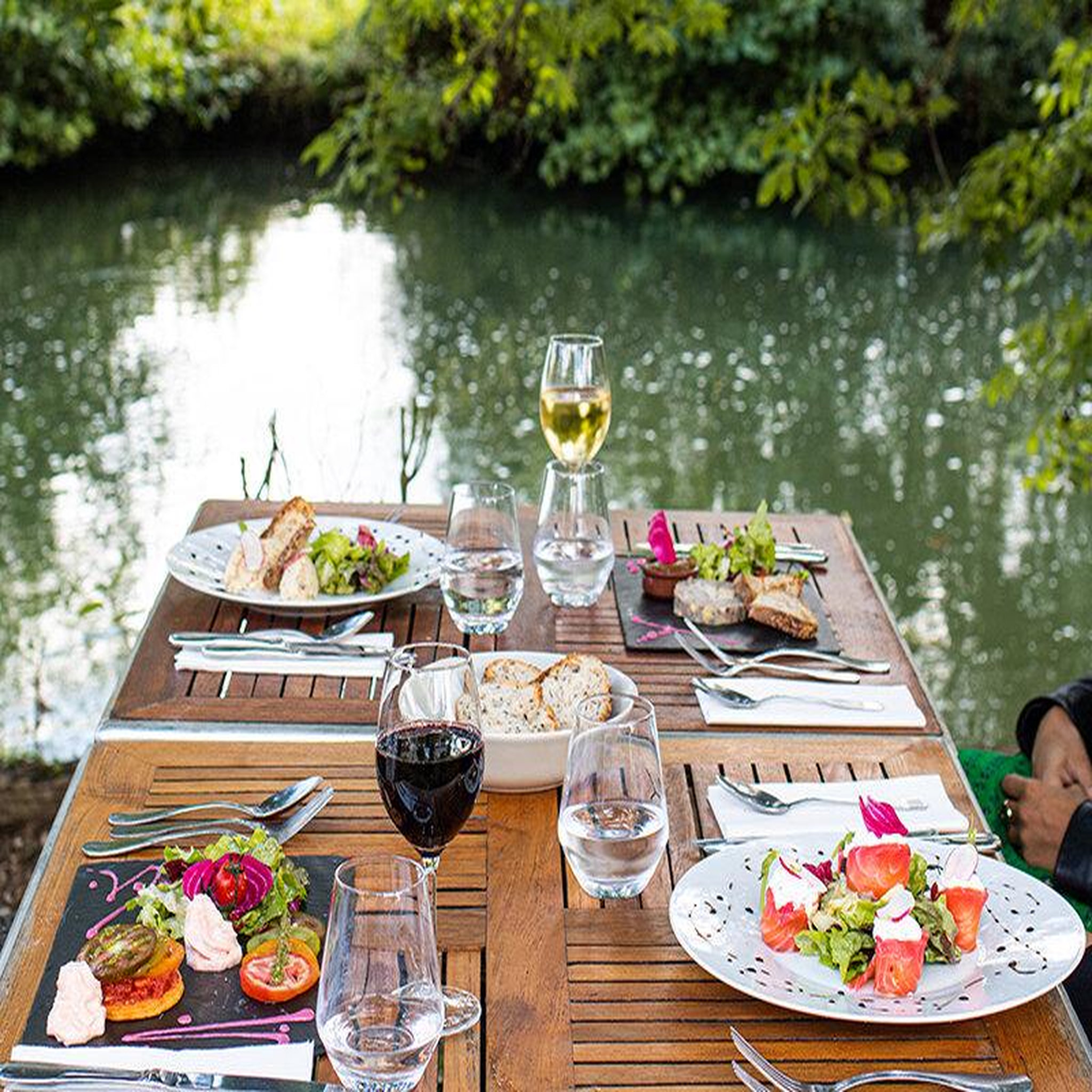 Voir la diapositive 3 : Smartbox Séjour de 2 jours en hôtel 4* en chambre anna filimonova avec dîner et spa près de giverny - coffret cadeau séjour