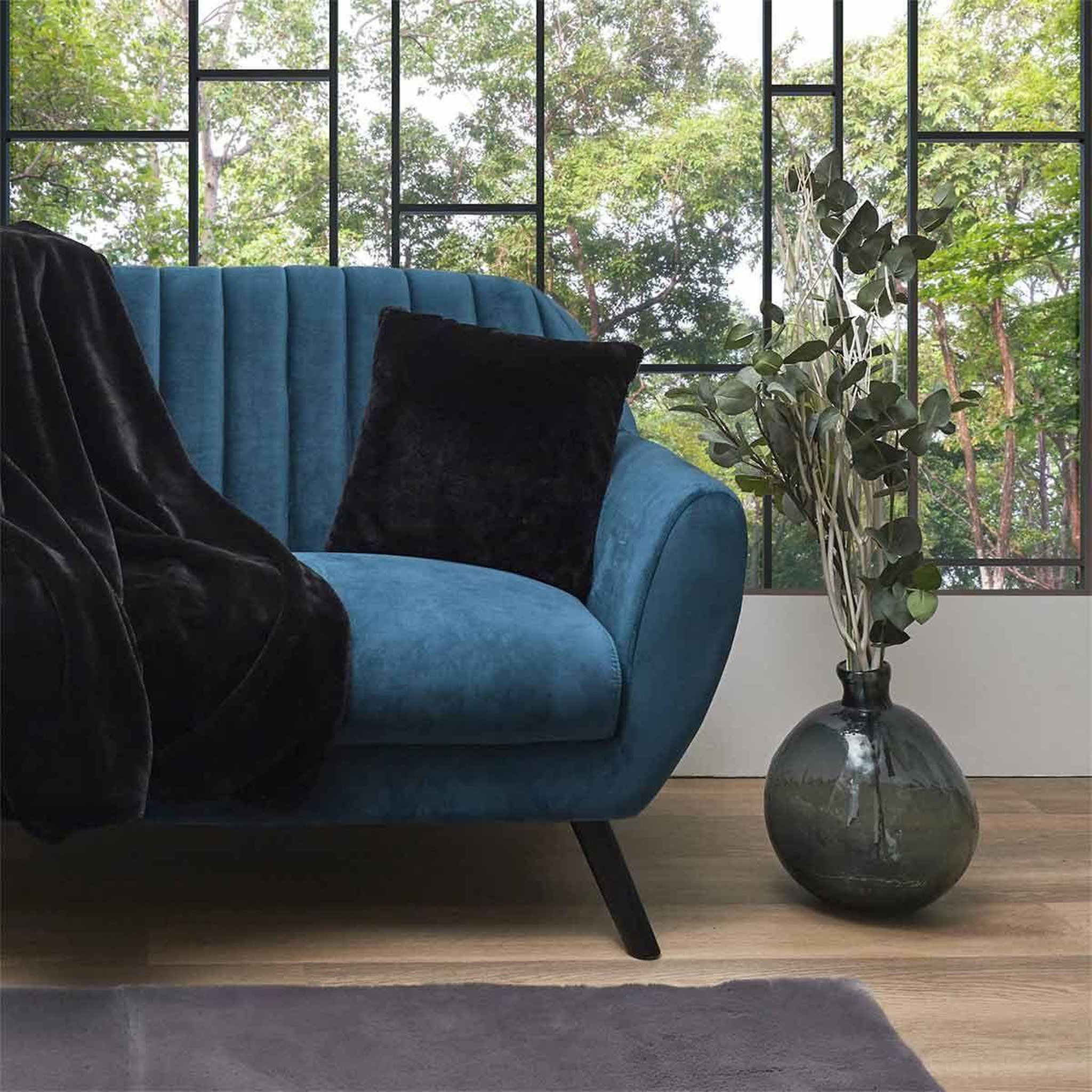 Voir la diapositive 4 : The Home Deco Factory Coussin déco  imitation fourrure  40x40cm noir
