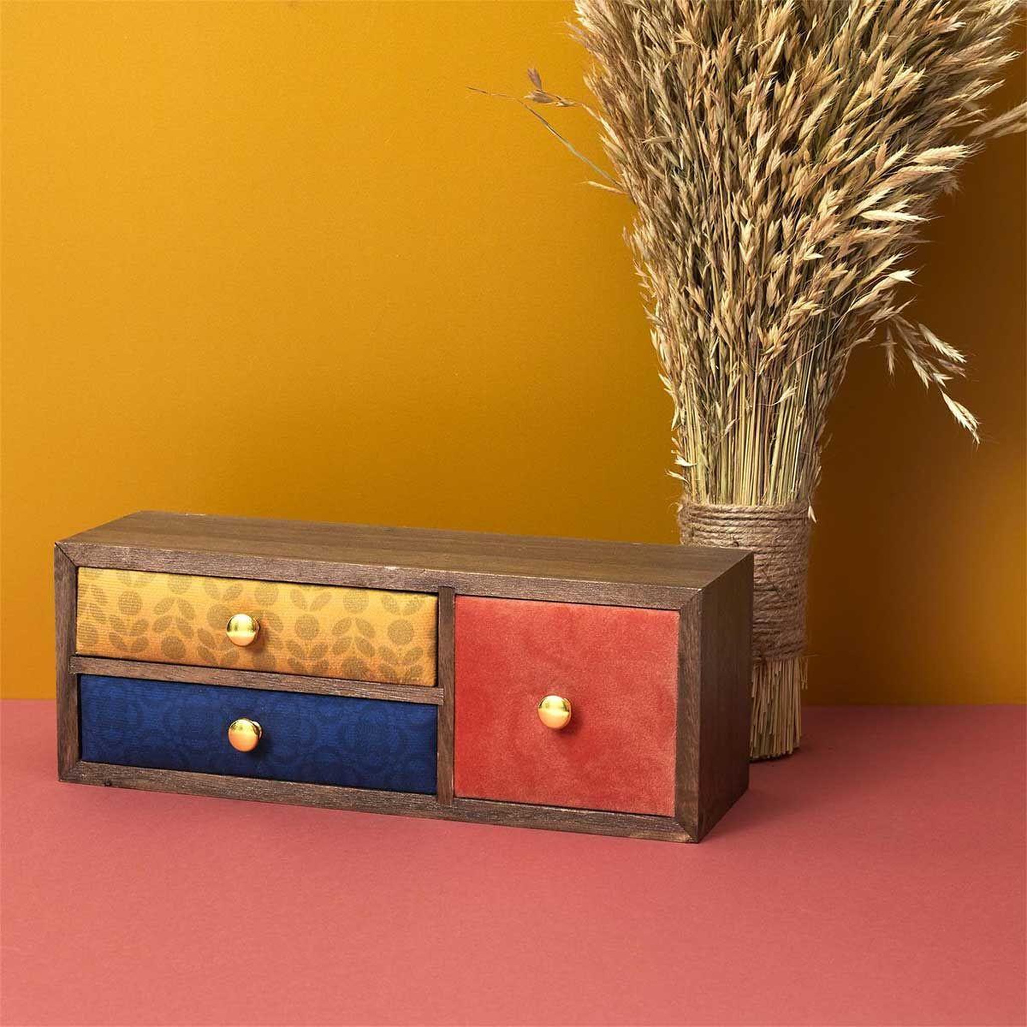 Voir la diapositive 4 : The Home Deco Factory Boîte déco 3 tiroirs  velours  30cm multicolore