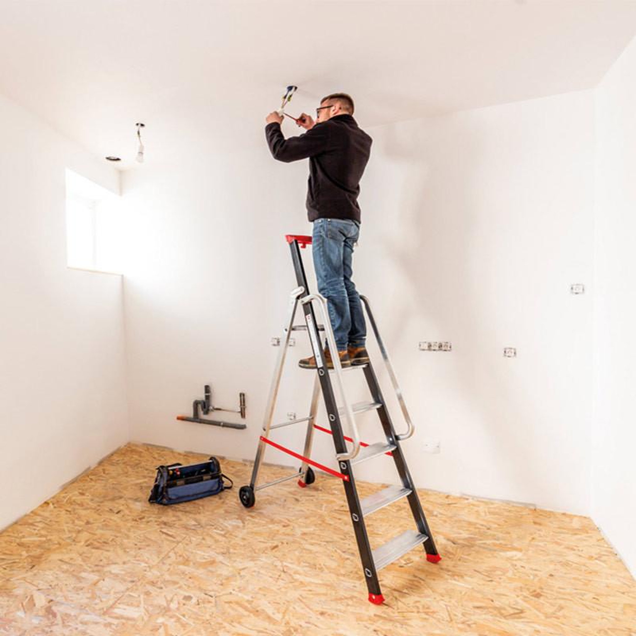 Voir la diapositive 2 : HAILO Escabeau professionnel de chantier roulant pliable en aluminium 6 marches hailo