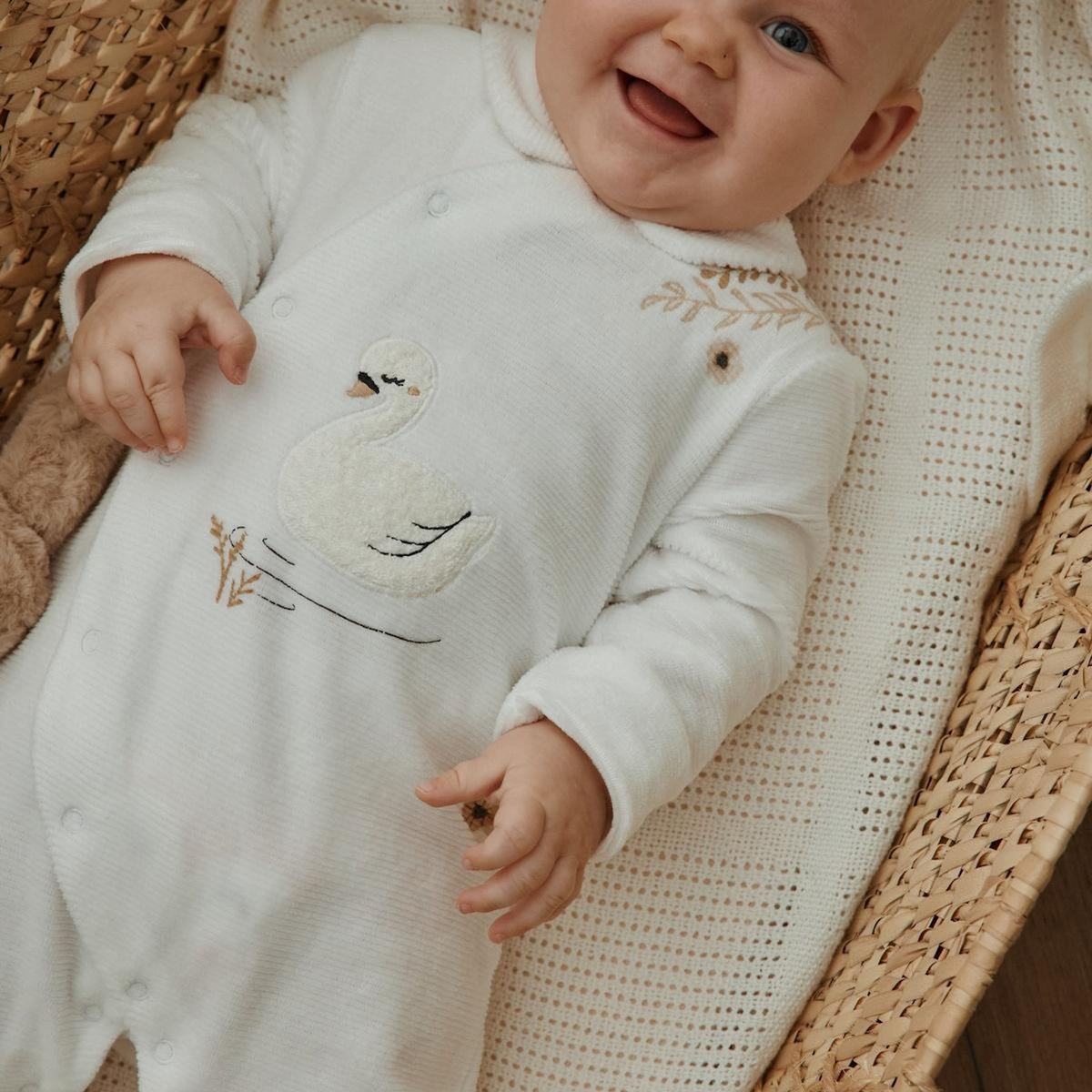 Petit Béguin Pyjama bébé en velours ouverture croisée Perle