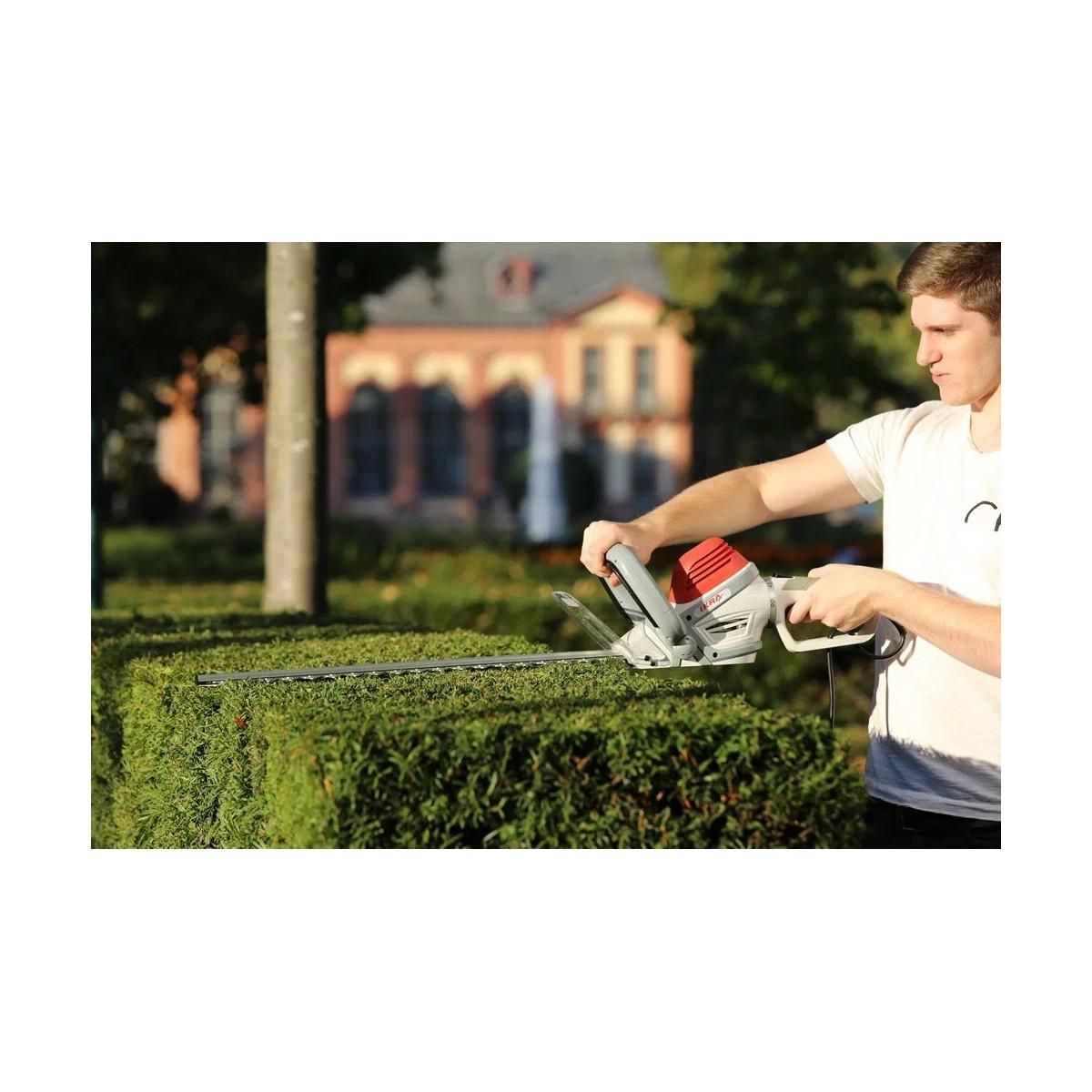 Ikra Taille-haie électrique 600W Double lame 55 cm Poignée ergonomique pivotante Frein électrique IKRA