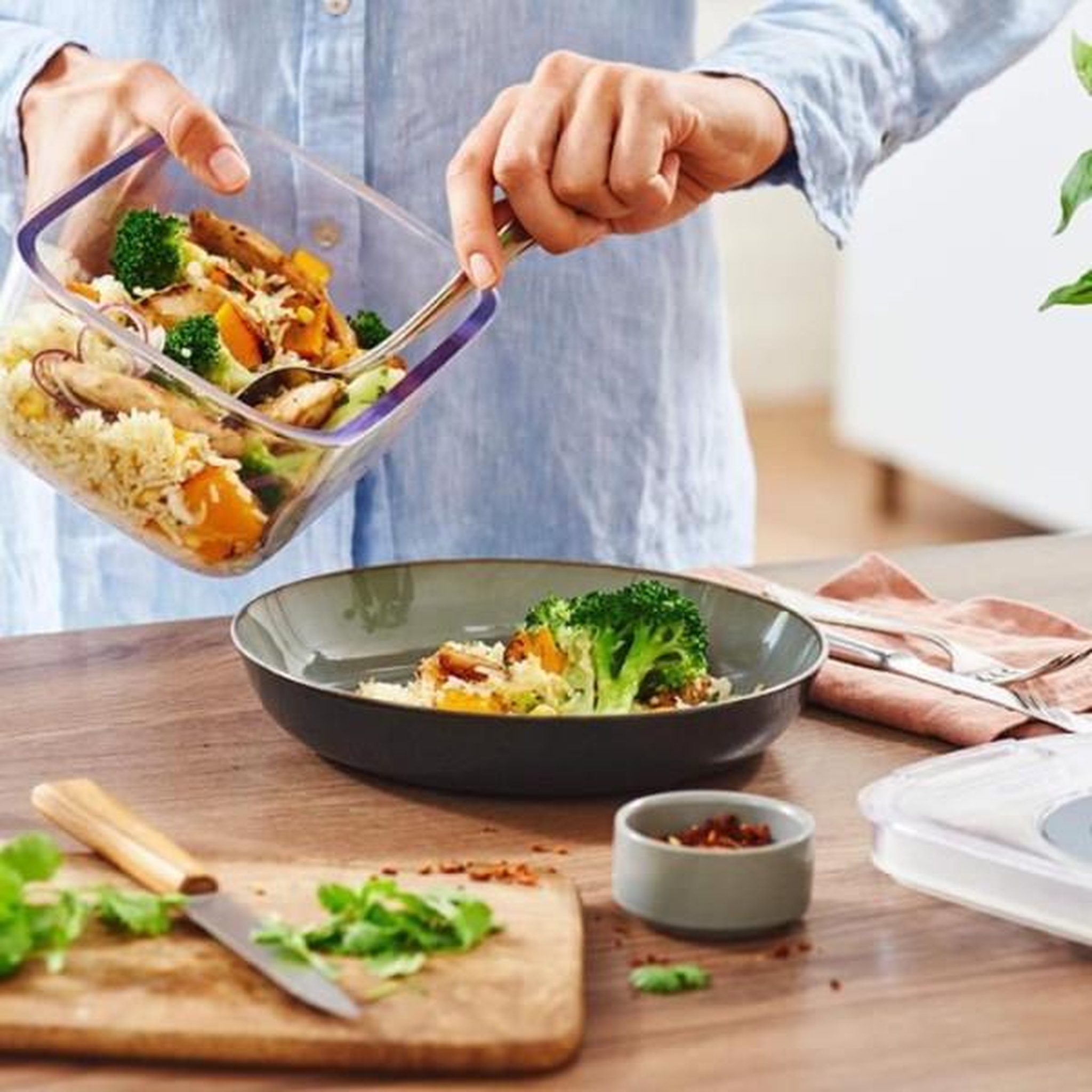 Voir la diapositive 6 : BOSCH BOSCH - 3 boites de conservation sous vide hermetiques : 0,7L, 1,0L et 1,5L - Bac degouttement - Indicateur jour et mois - Trita